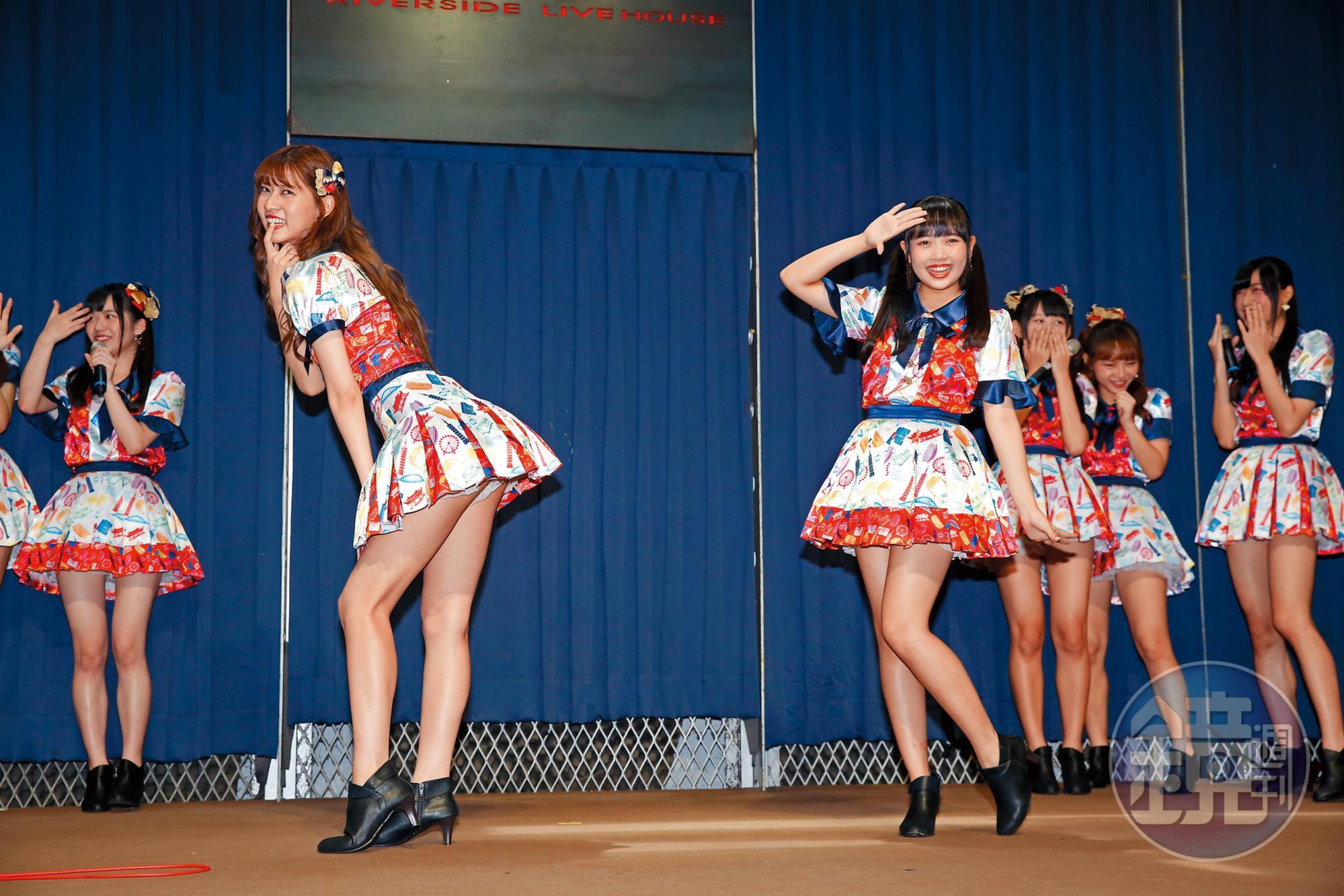 AKB48 Team TP的發片記者會上,美眉們跳得十分賣力,屁面散發熱力。