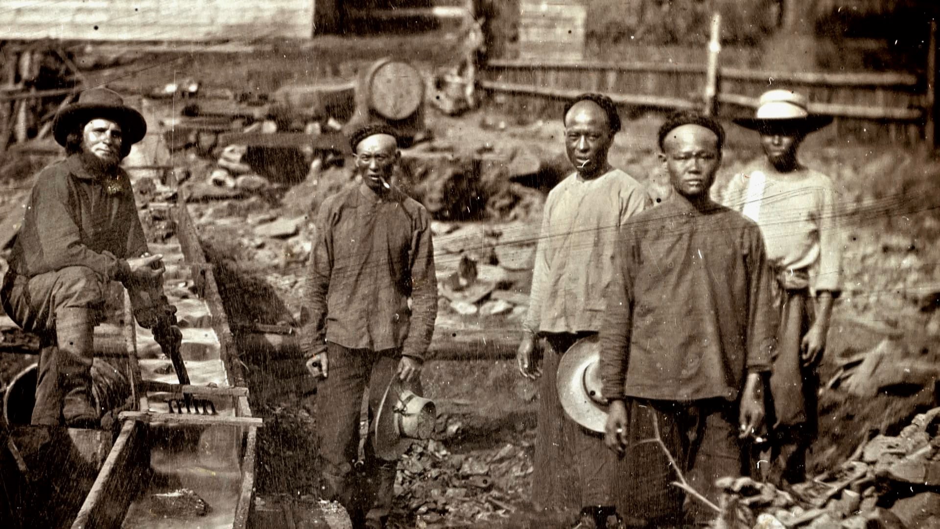 19世紀中葉之後，大量華人勞工前往美國修築鐵路。（公視提供）