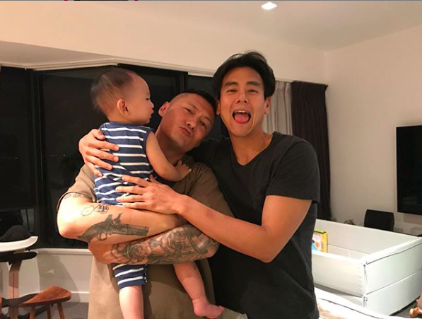 余文樂曬出一家三口合照，大家才發現原來Cody的身世之謎跟彭于晏有關。（翻攝自余文樂IG）