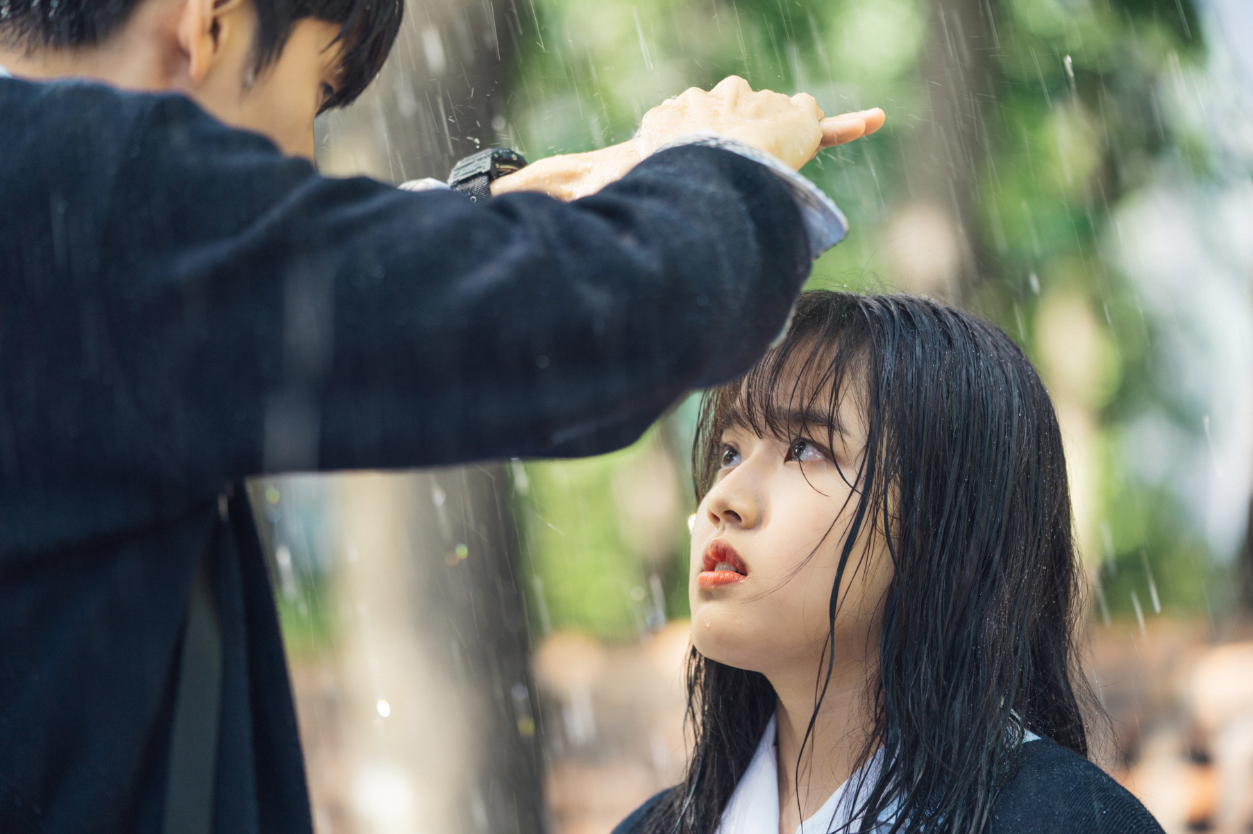 韓星金香起在《18歲的瞬間》重溫愉快的校園生活。(friDay影音提供）