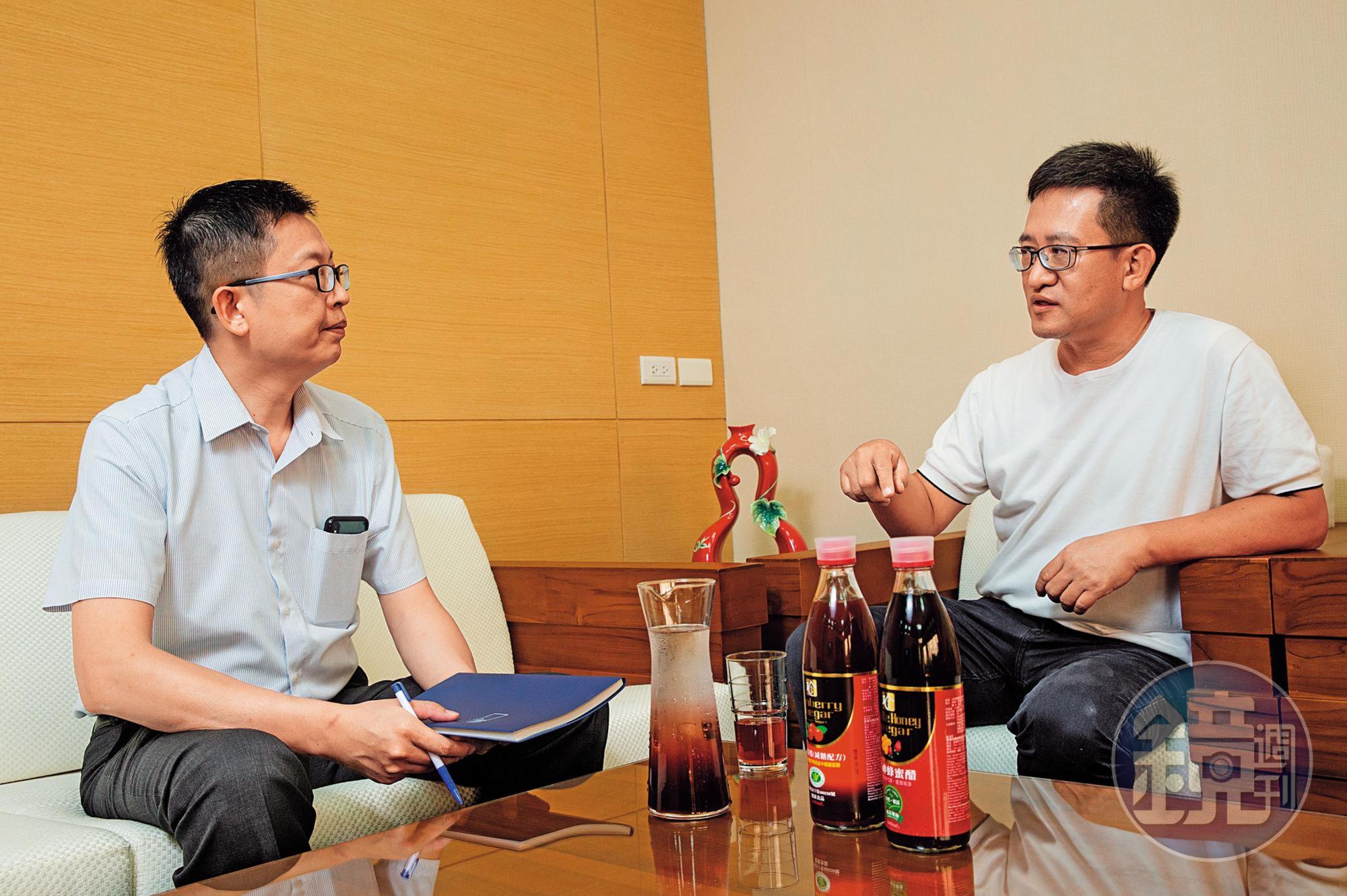 江中琨(右)預估,在健康議題加持下,今年營收將出現爆發性成長。