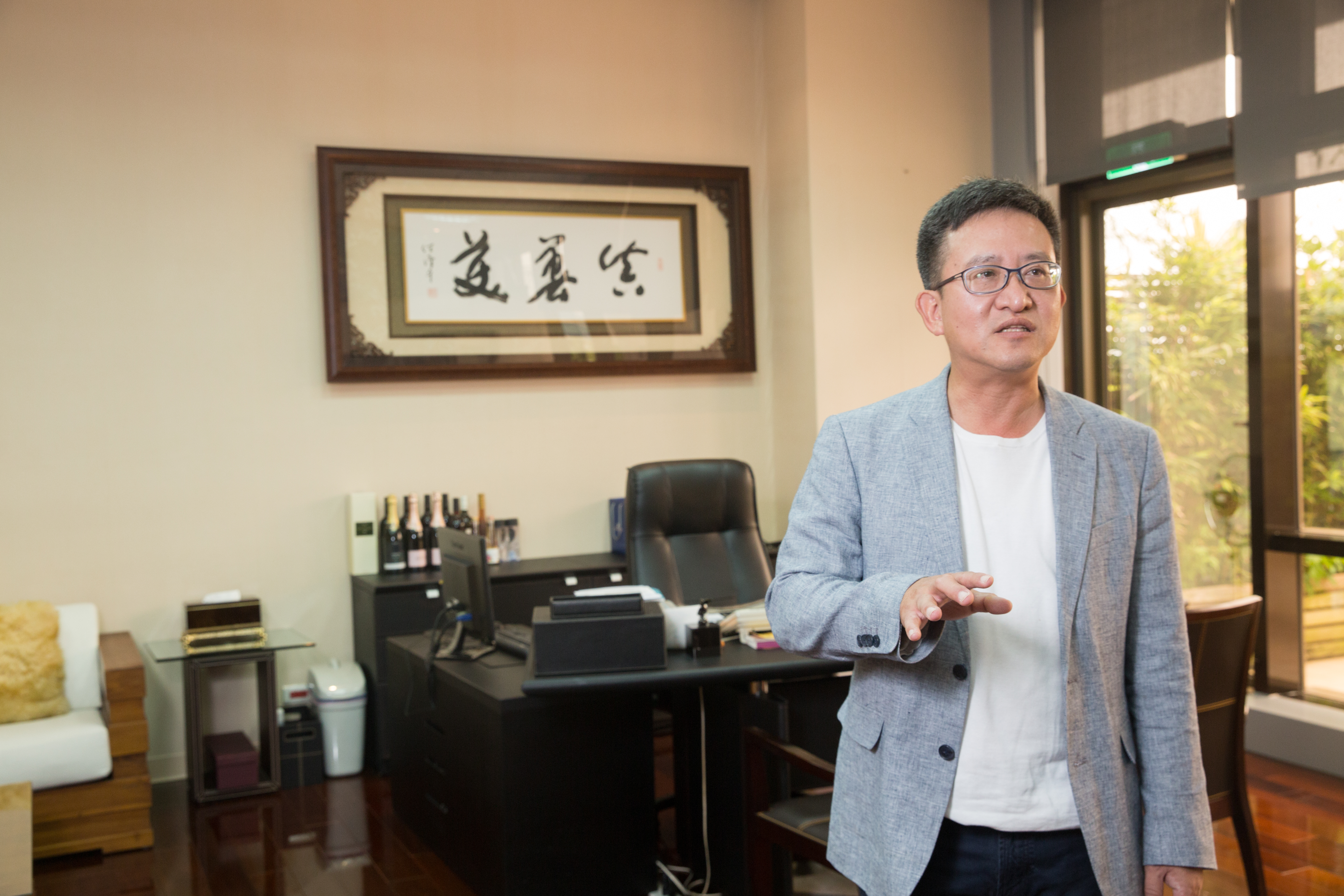 說起母親與兒子因病離世，江中琨有些落寞。