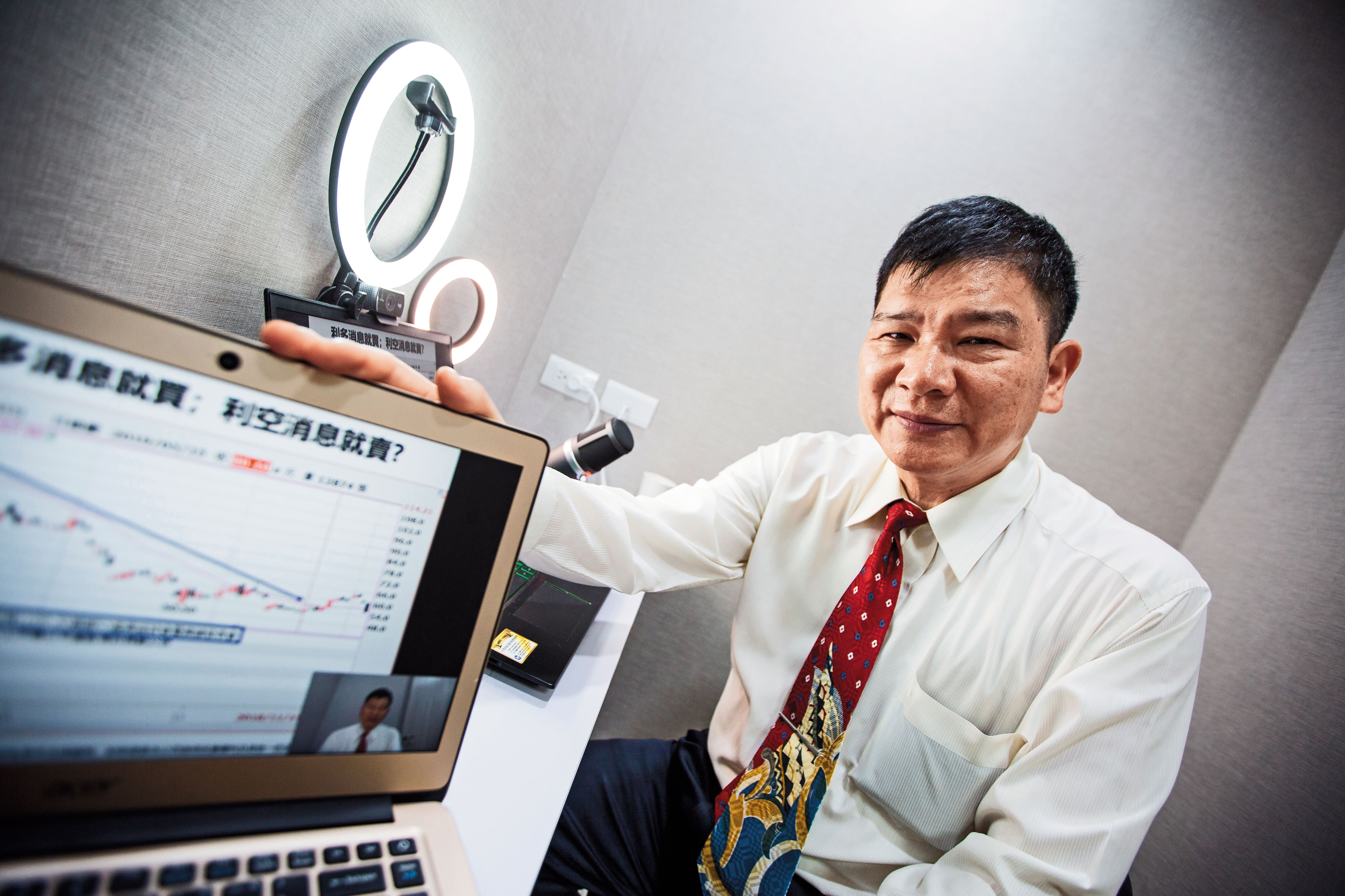 蔡鎮村在金融業打滾30多年，見證股市中的榮景，但也曾二度賠光身家。