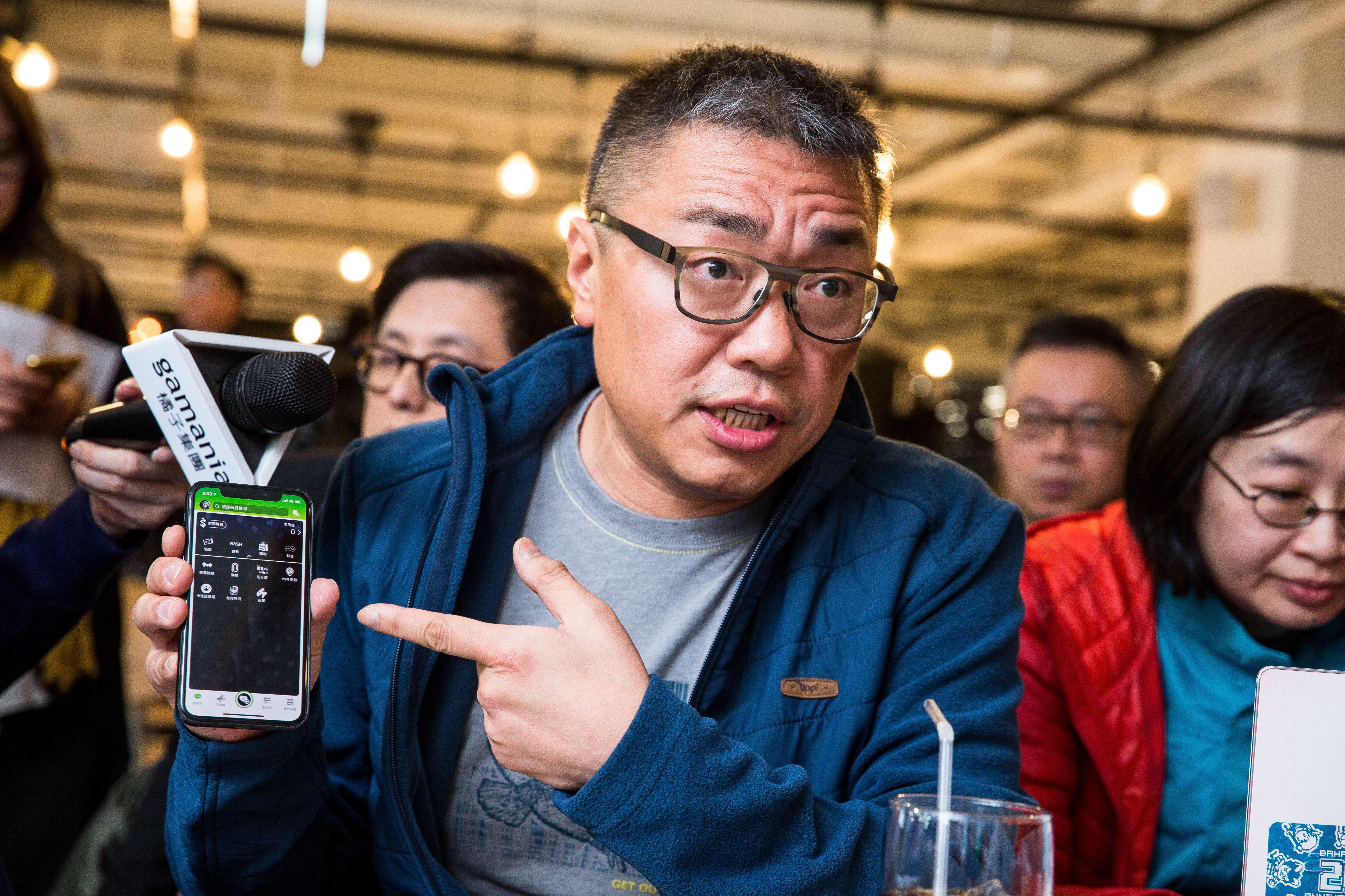 橘子集團董事長劉柏園又出新招，旗下新成立的有閑電商，以社交為核心，透過「拼團」購物帶動用戶分享優惠，讓開團主賺取社群紅利。