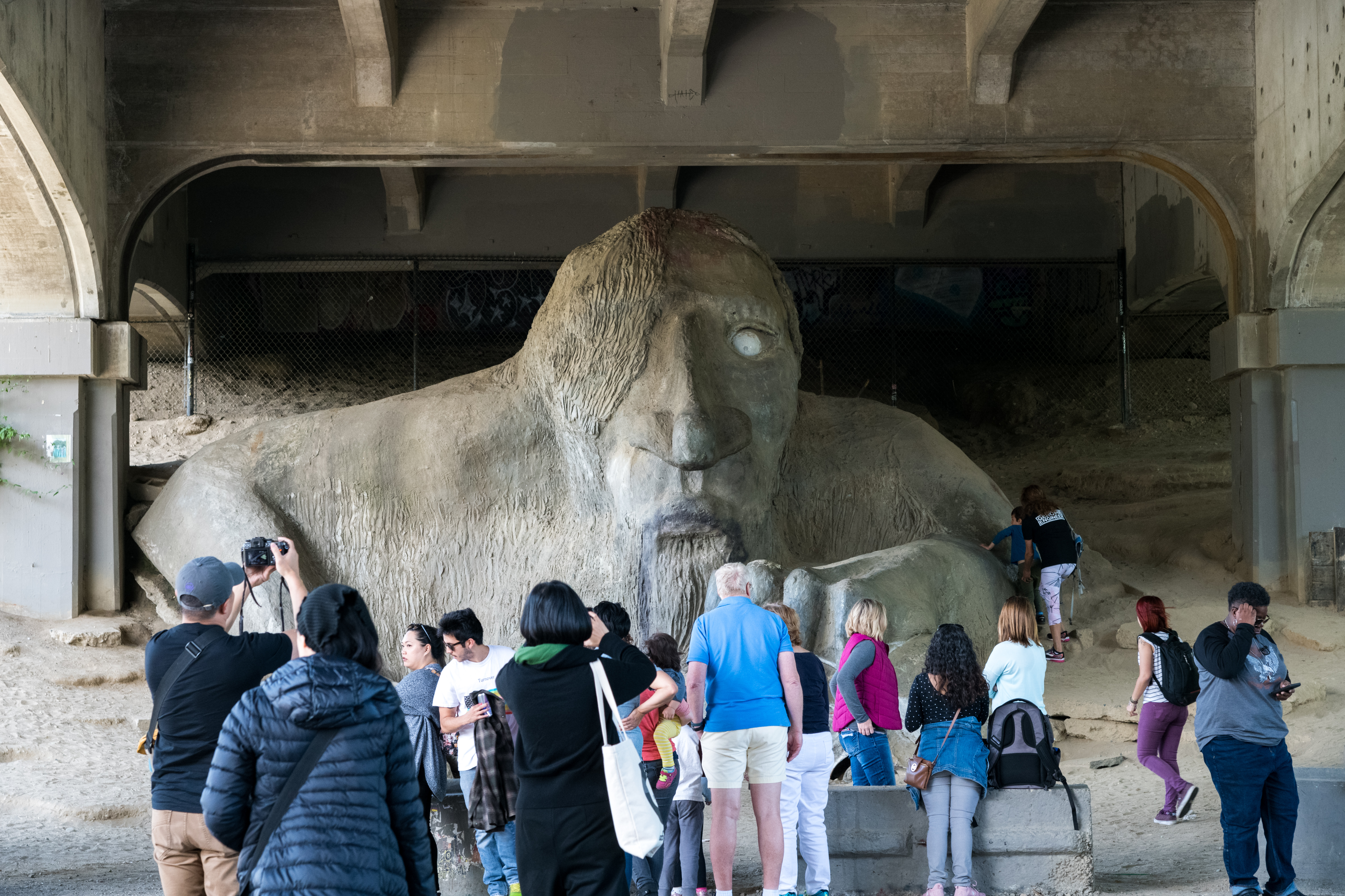 Aurora Bridge橋下的巨人雕塑(The Fremont Troll),是Fremont在地藝術家的集體創作。