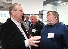 保羅艾倫（左）與Steve_Wozniak在同樣是他創立的博物館「the_Living_Computer_Museum」。（翻攝網路）