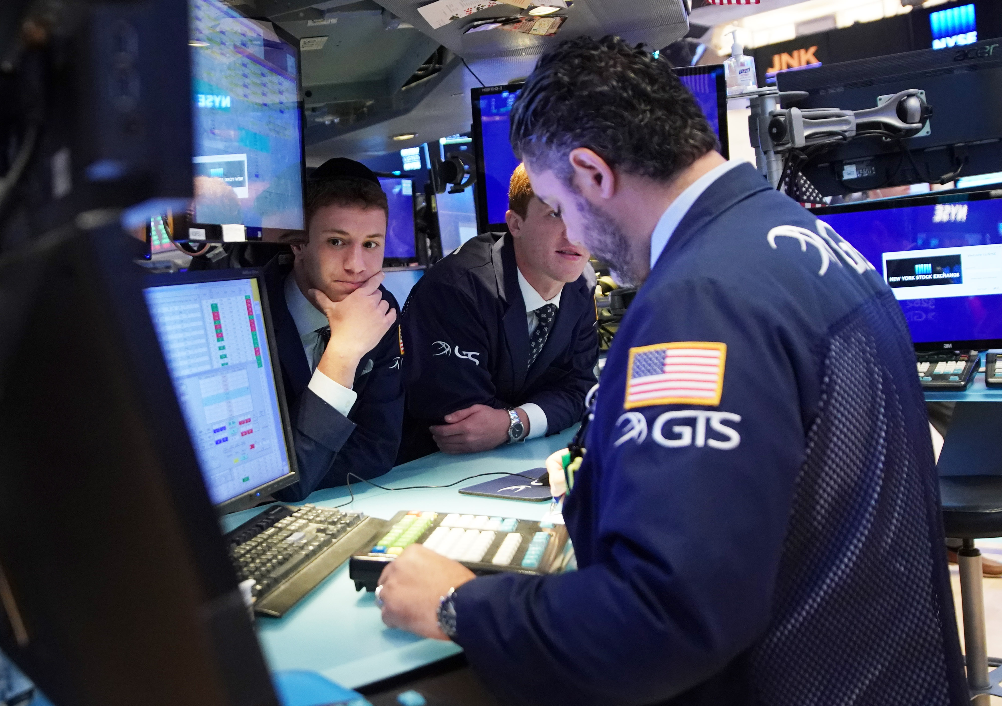 美聯準會降息,貨幣仍寬鬆,美股短期震盪、長線仍多。(東方IC)