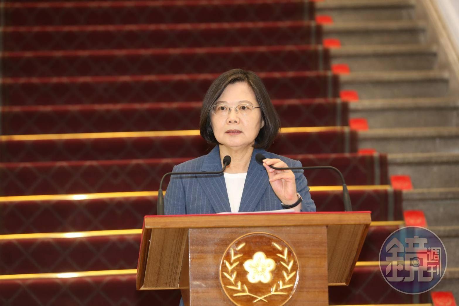 總統蔡英文對中國禁止陸客來台自由行等議題發表談話。