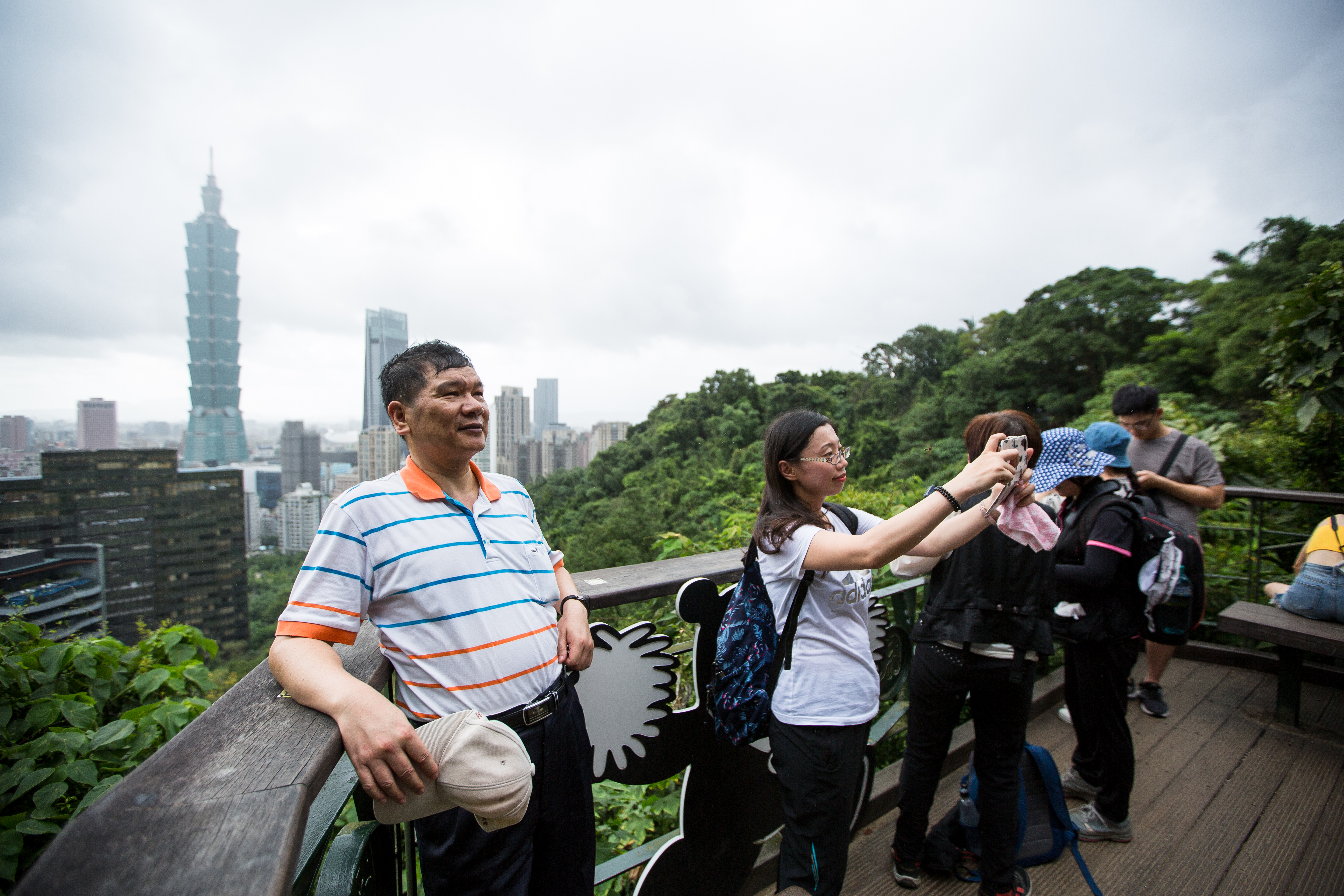 把登山當作休閒嗜好的蔡鎮村，巧妙地將爬山與投資的體悟連結在一起。
