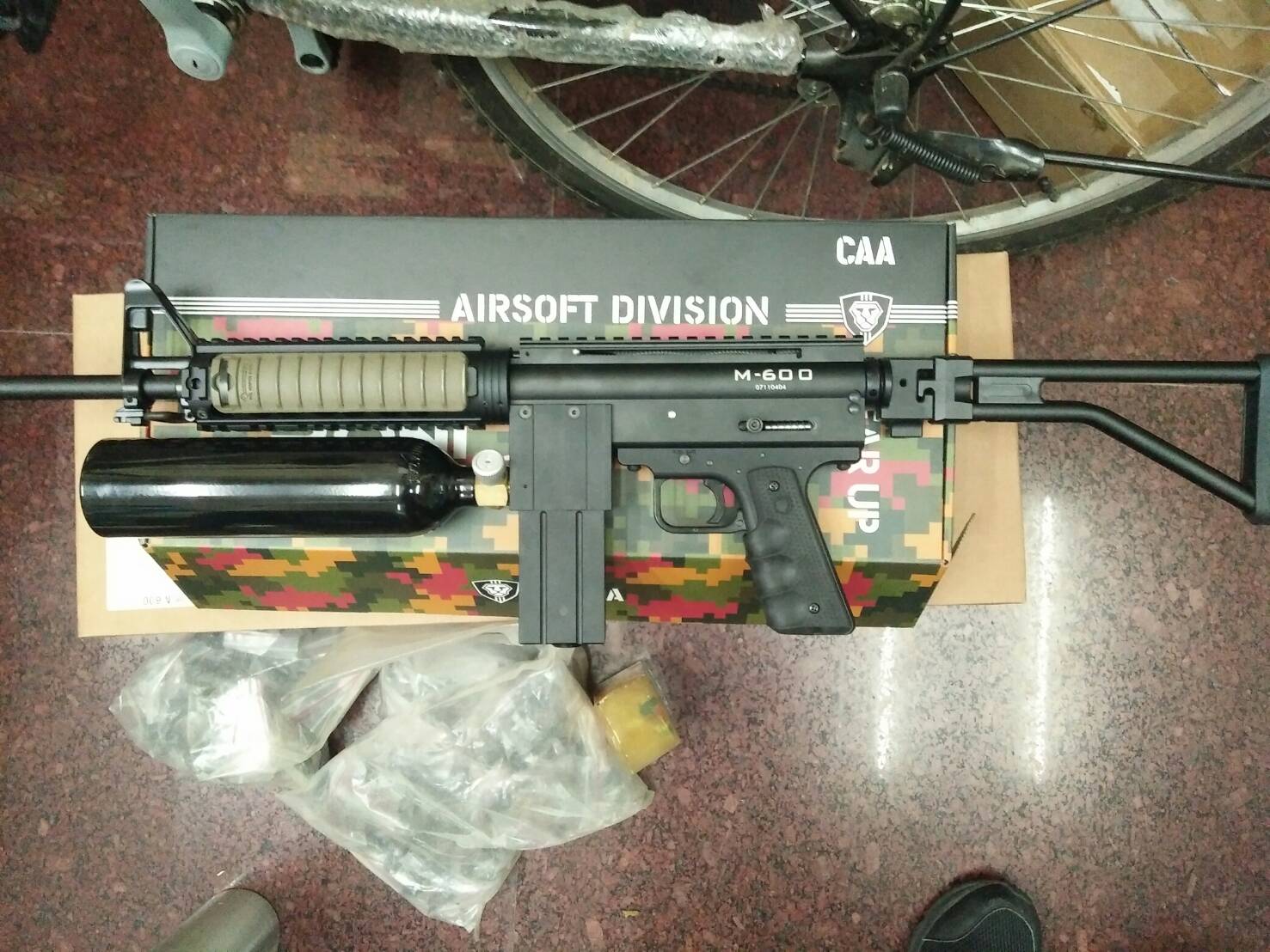 市面販售的操作槍容易成為歹徒的改造基底，警方擬推修法規範。