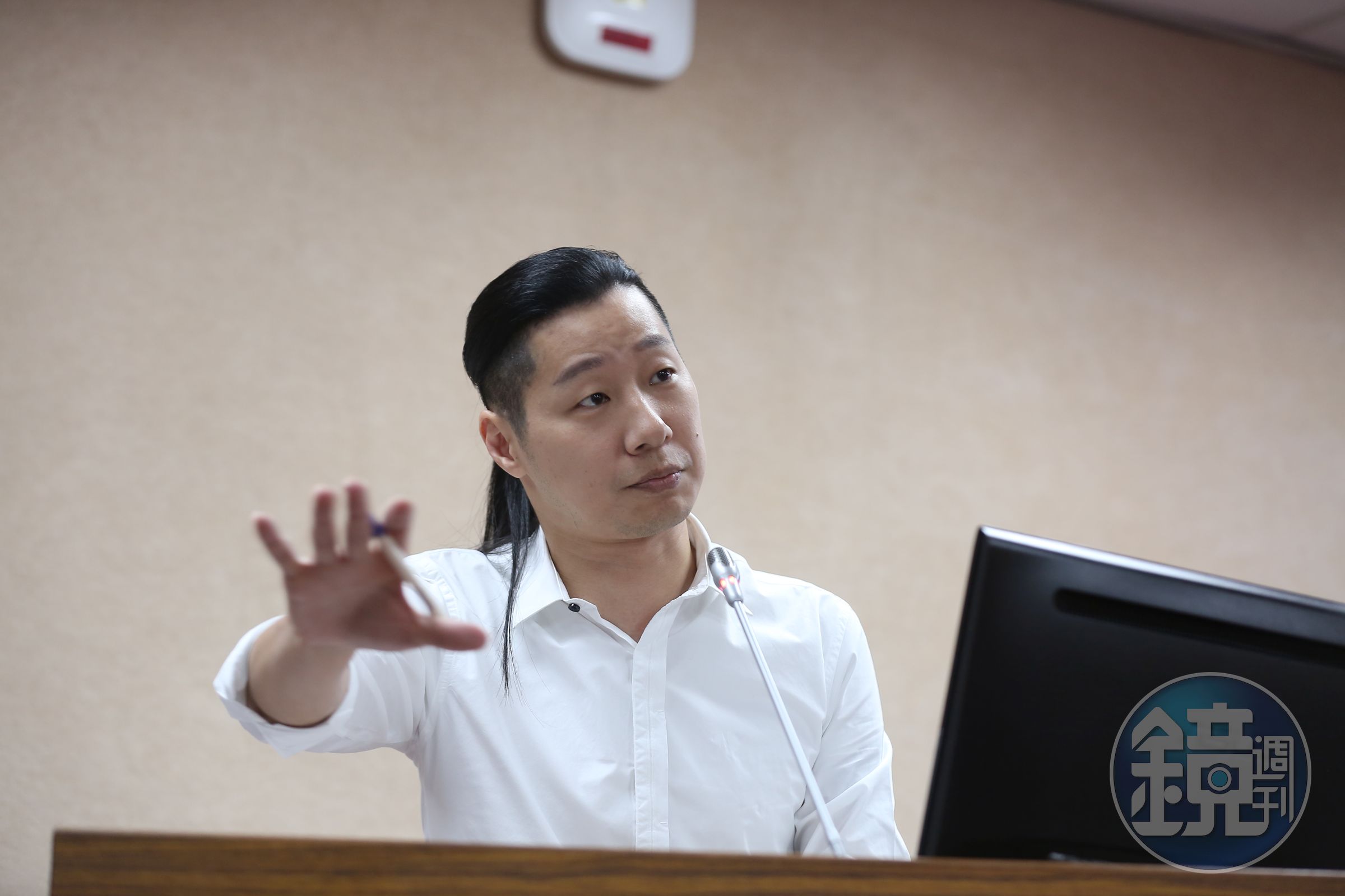 立委林昶佐今宣布退黨，時代力量則在臉書專頁發聲明表示，強調從創黨以來堅持的路線從未改變。