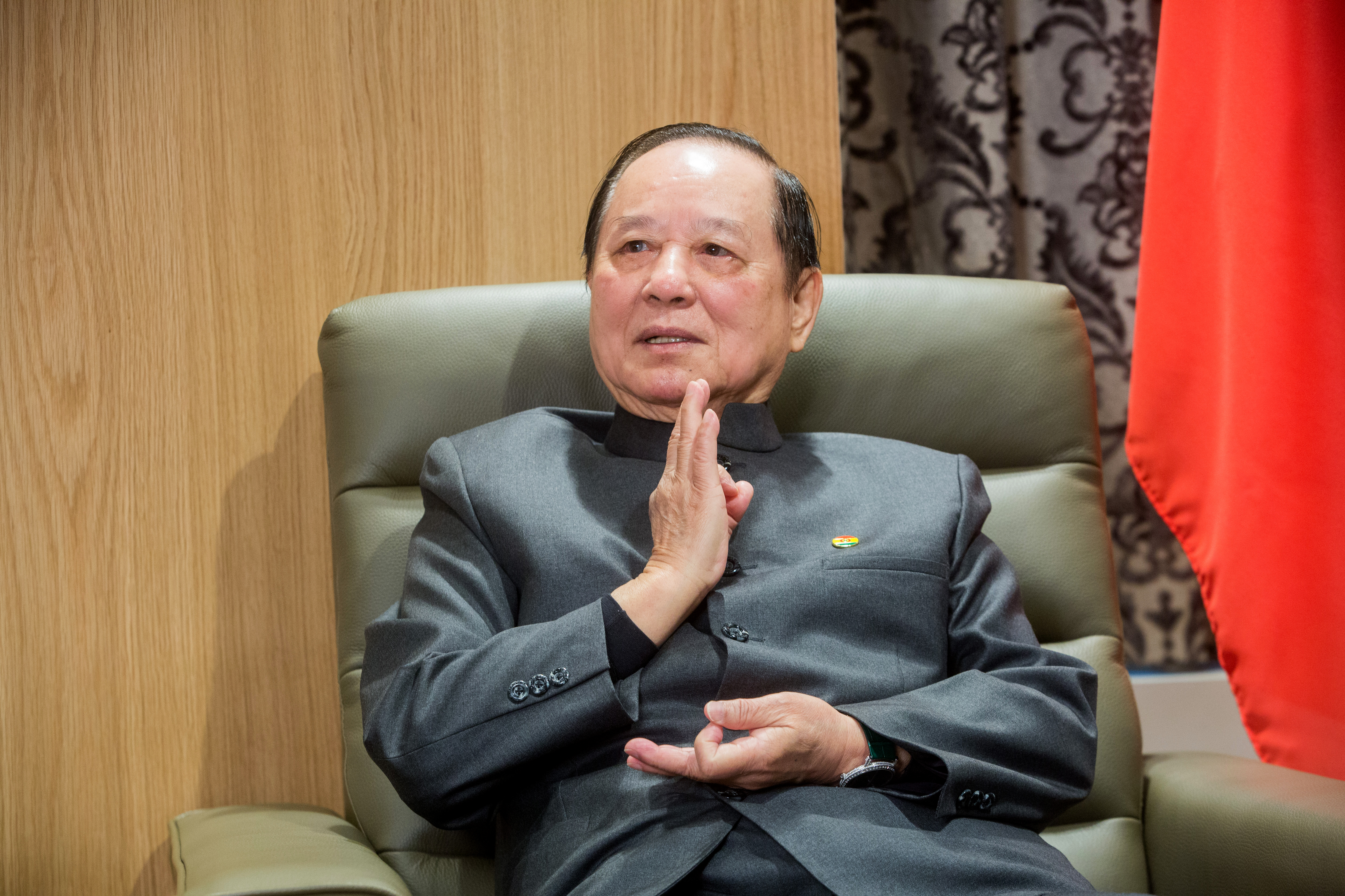 在柯文哲宣布組黨後，國會黨表示，柯的理念與本黨不謀而合，英雄所見略同。