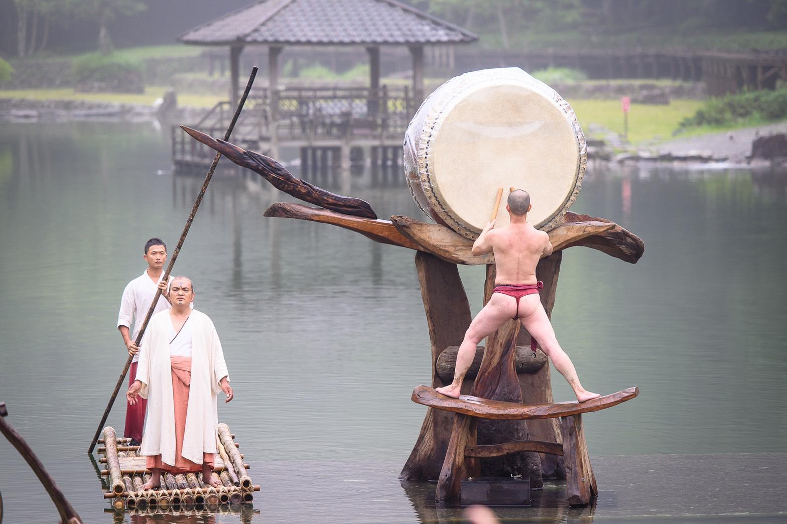 《聽海之心》曾受到法國《世界日報》評為「法國亞維儂藝術節最佳節目」，2000年再度被讚譽為「法國里昂舞蹈藝術節最受觀眾歡迎的節目」。（力麗觀光提供）