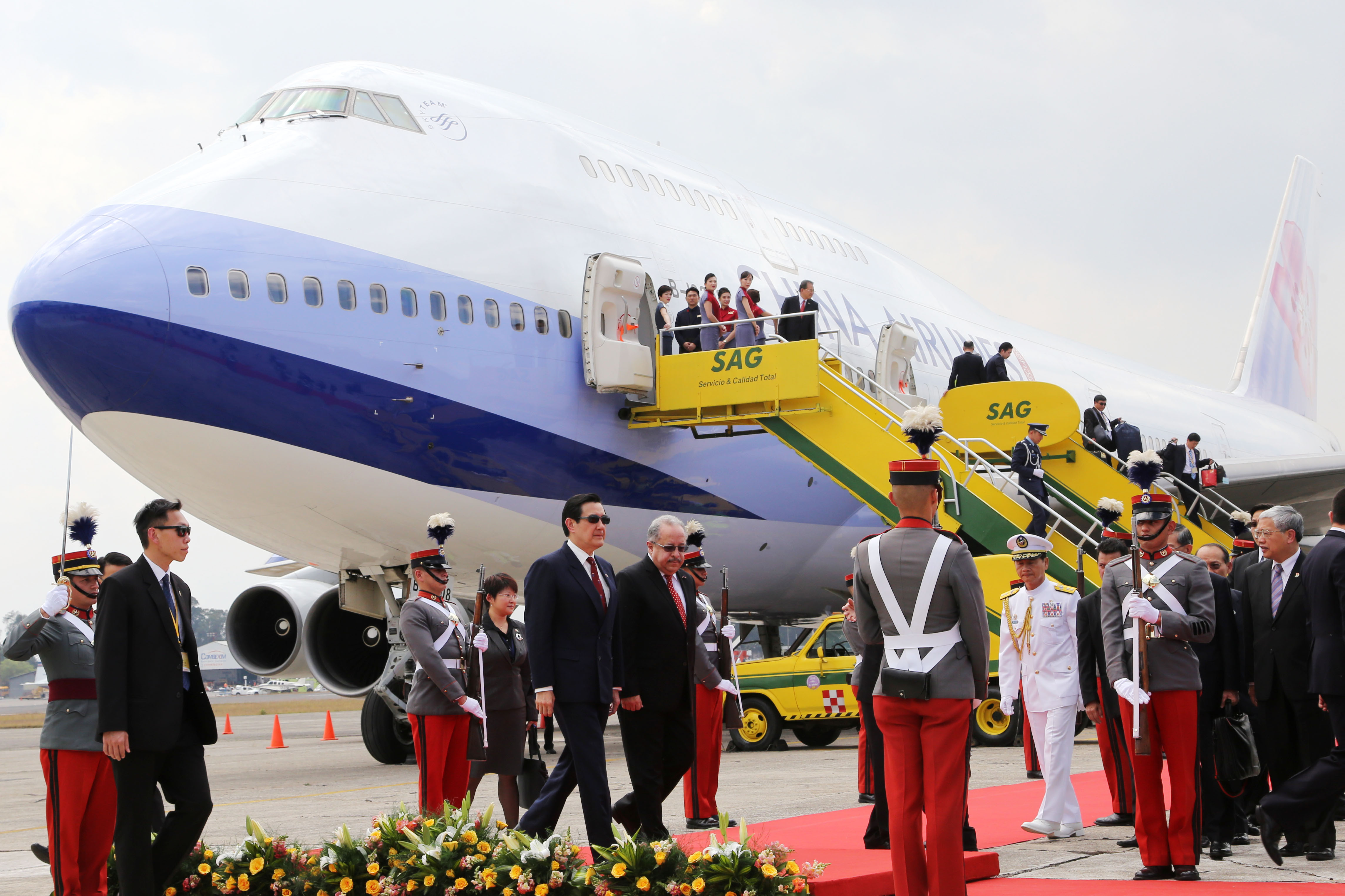 本刊獨家掌握，違法的私菸「機邊交貨」是從馬政府時代「久安專案」開始。（總統府）