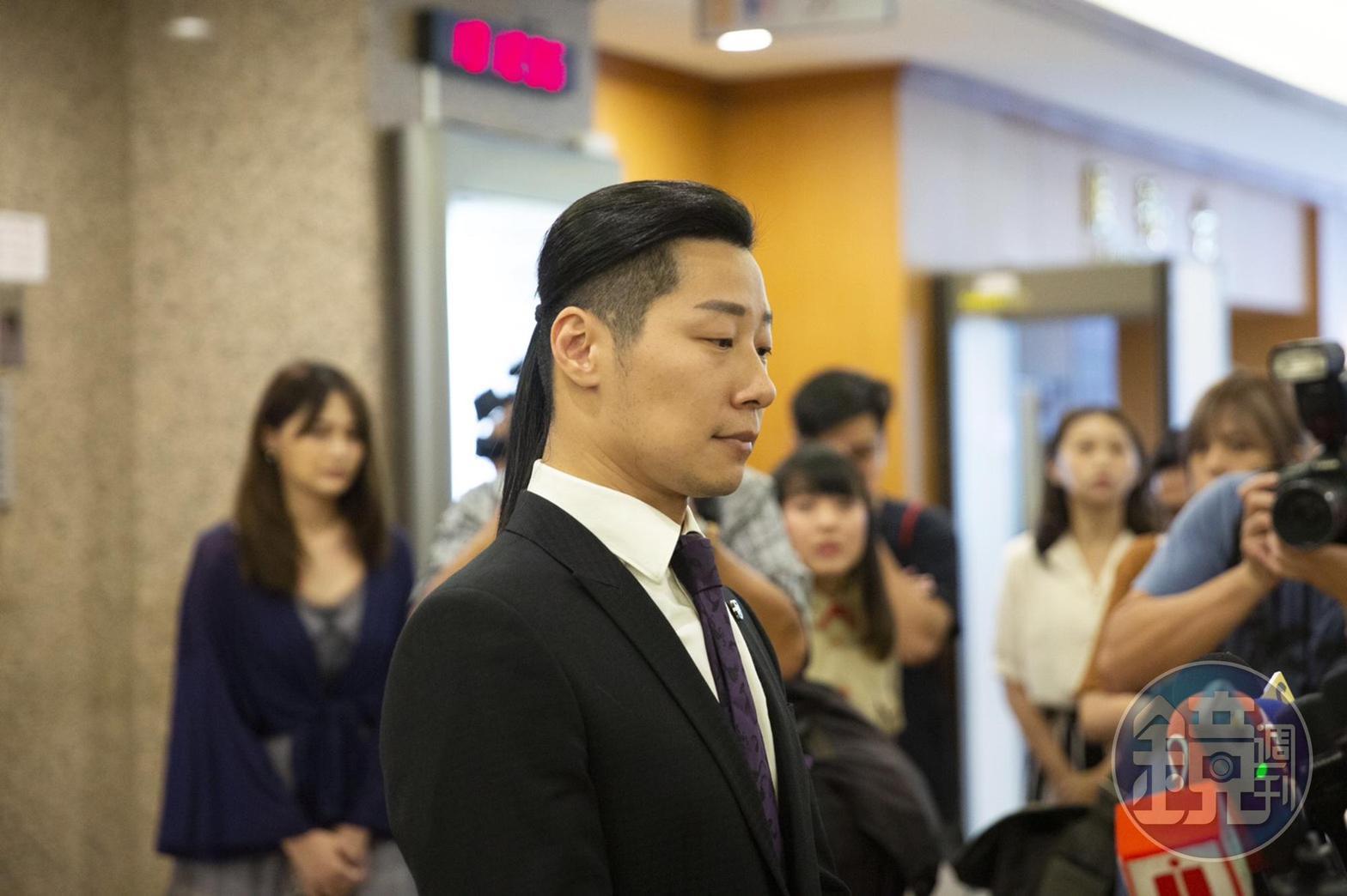 宣布退黨後，林昶佐接受專訪表示，若幾年後黨的路線與主軸清楚，跟自己想法一樣的話，「其實一通電話就回去了。」
