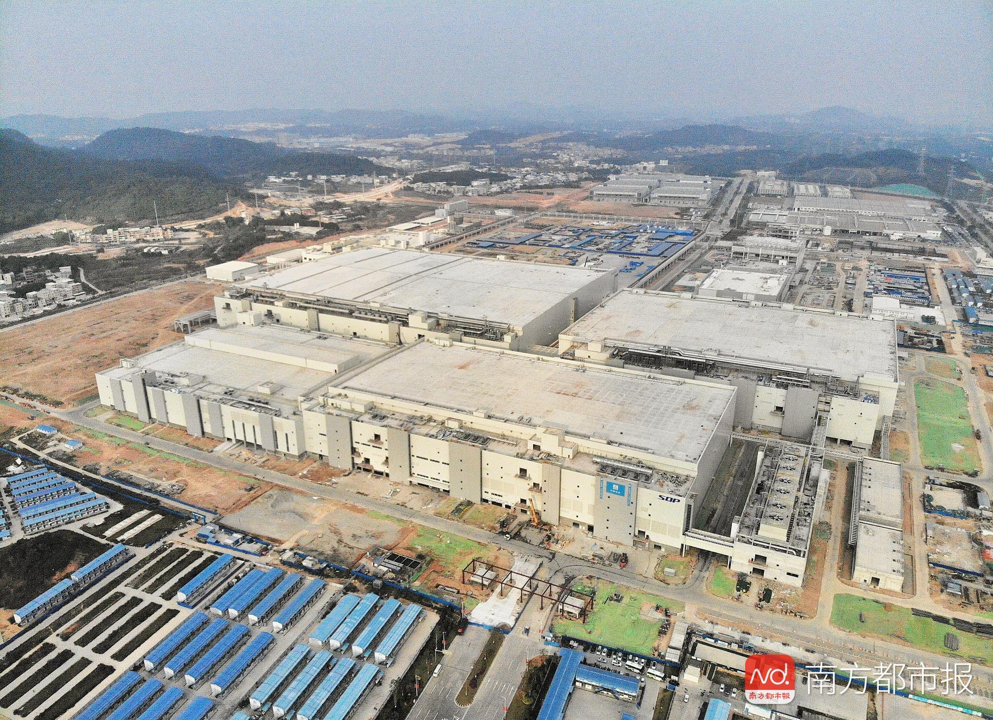 外媒爆鴻海有意出售廣州10.5代面板廠,鴻海回應「公司並未擁有面板廠,不清楚此事。」( 翻攝自南方都市報)