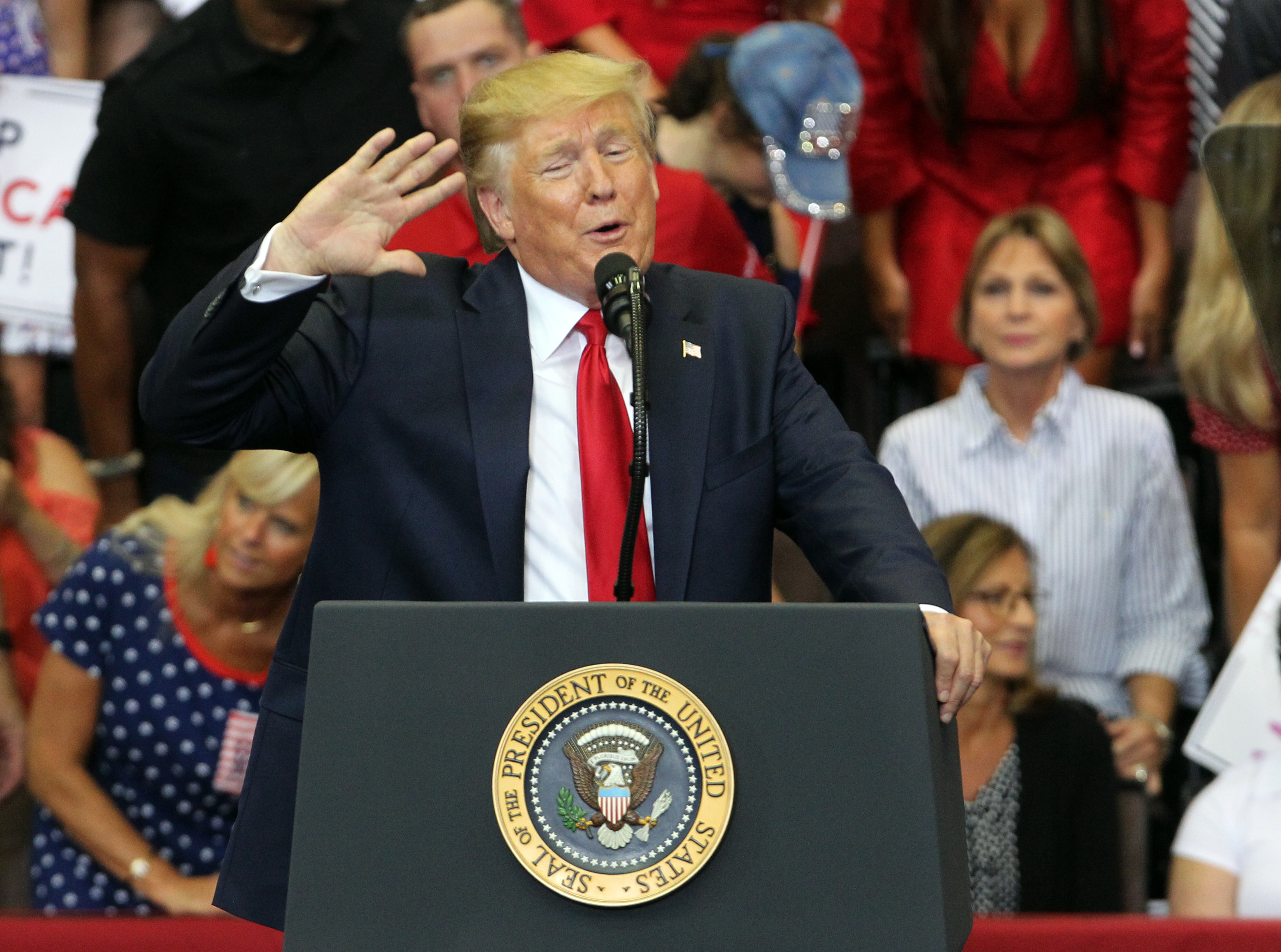 2019年8月1日，美國總統川普參加俄亥俄州辛辛那提的造勢大會。出發前他宣布了對中國新的課徵關稅。（東方IC）