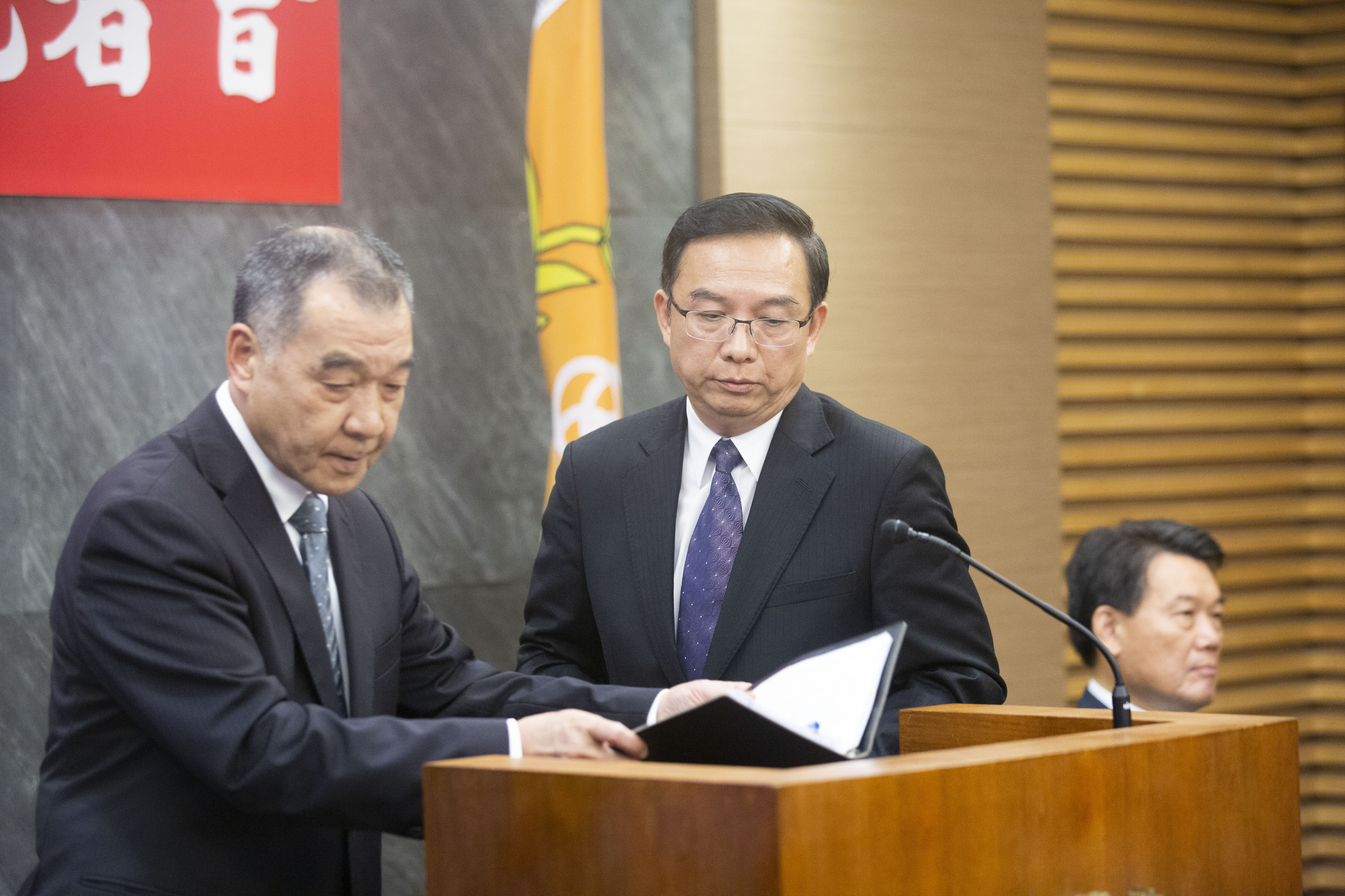 經國安局調查後，發現副總統「平安警衛室」也有1人涉案。