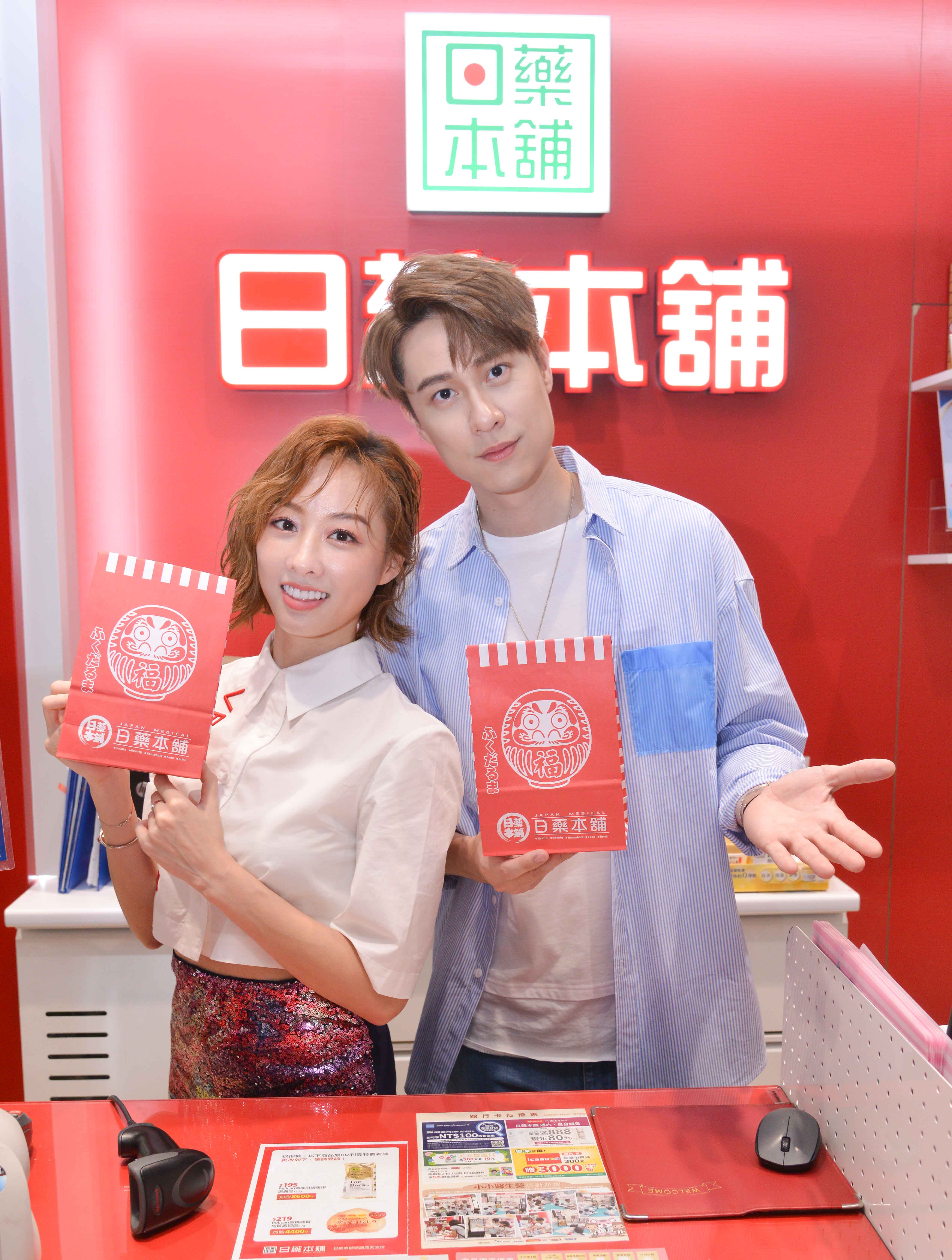 夏語心和劉書宏出席一日店長活動,2人外表頗為登對。(東森提供)