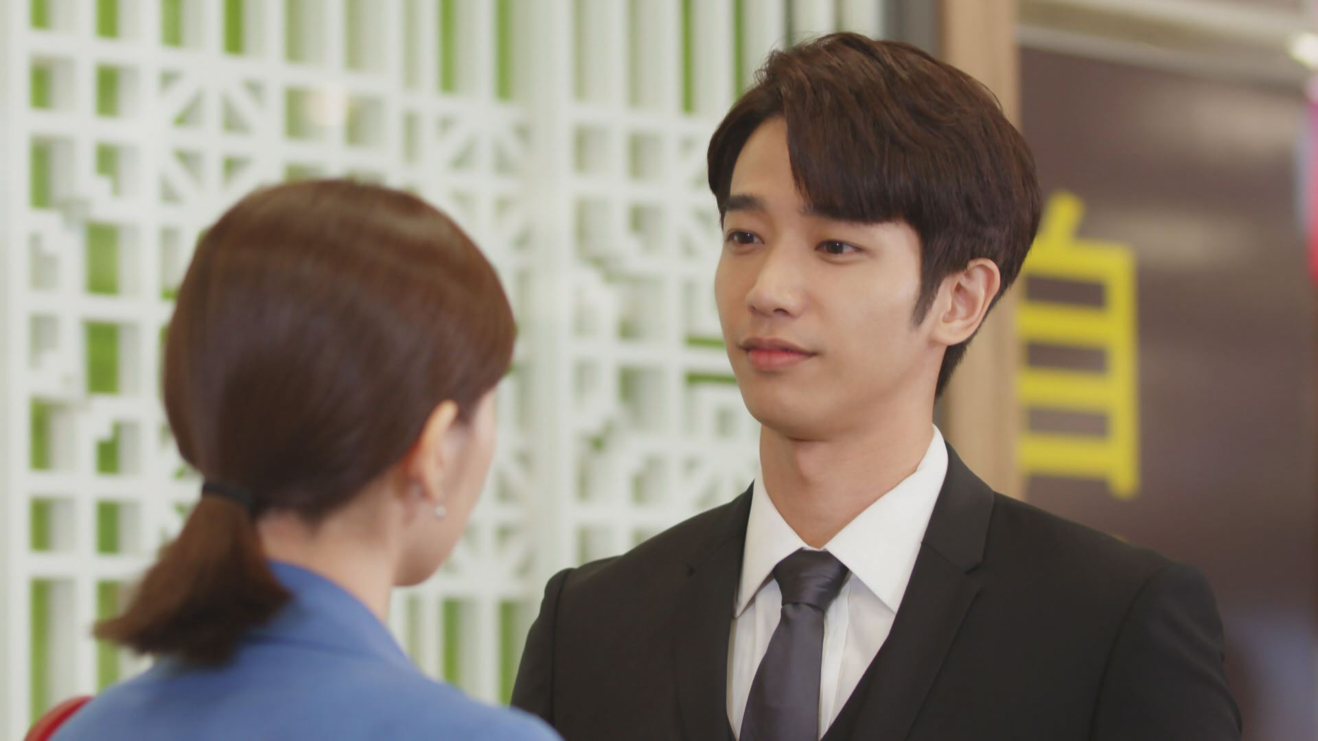 劉以豪演出霸氣總裁，不同過去的表現吸引關注。（愛奇藝提供）