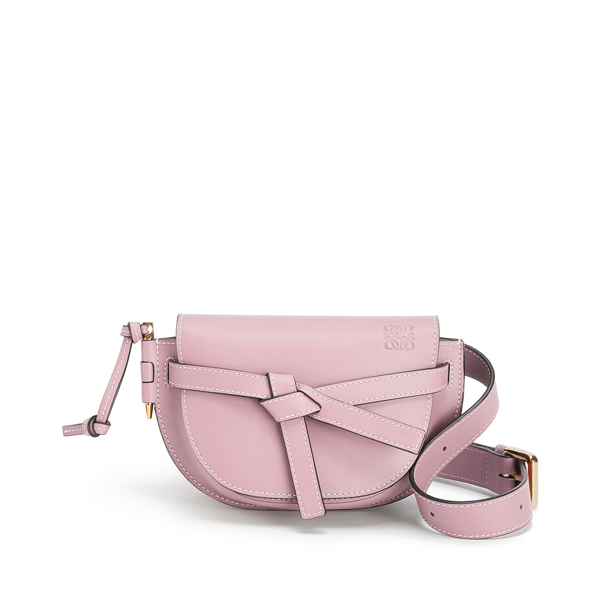 Gate Bumbag粉色小牛皮斜背腰包。$51,000（LOEWE提供）