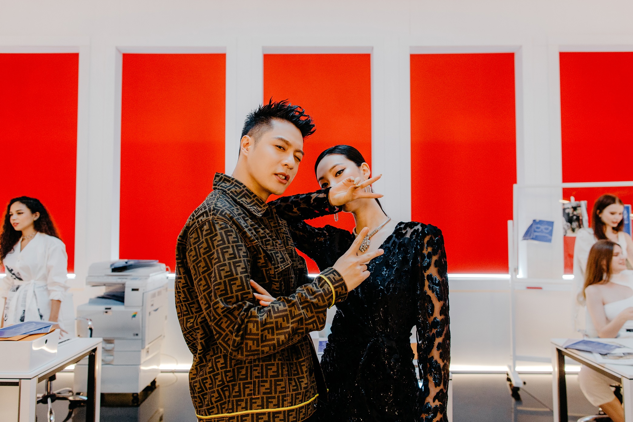 周湯豪《WHAT A LIFE》榮登11冠王，他開心號召歌迷響應公益。（索尼音樂提供）