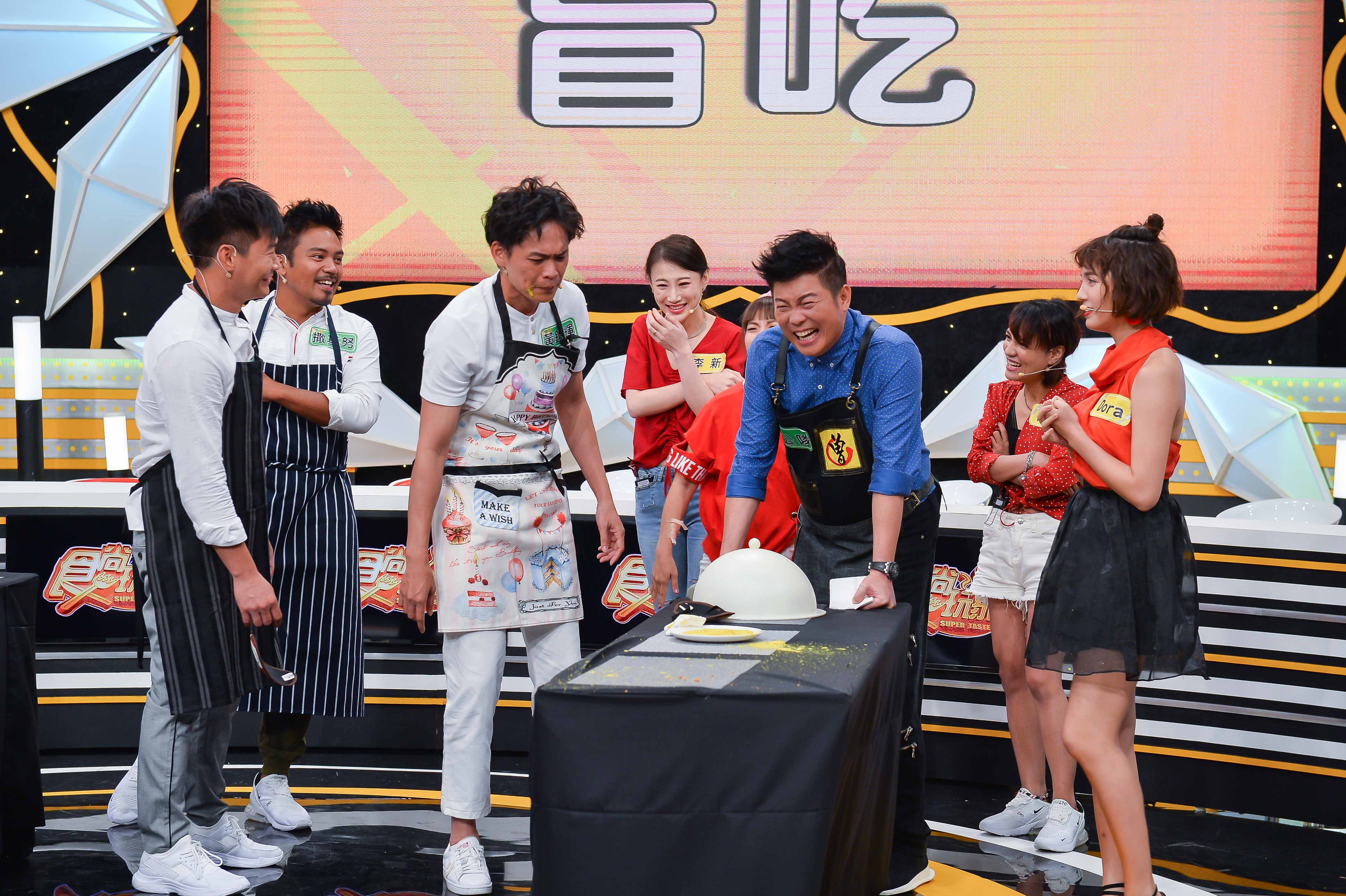 《食尚玩家—歡樂有夠讚》本週端出各式米其林美食，以及活跳跳高檔生猛龍蝦。（TVBS歡樂台）