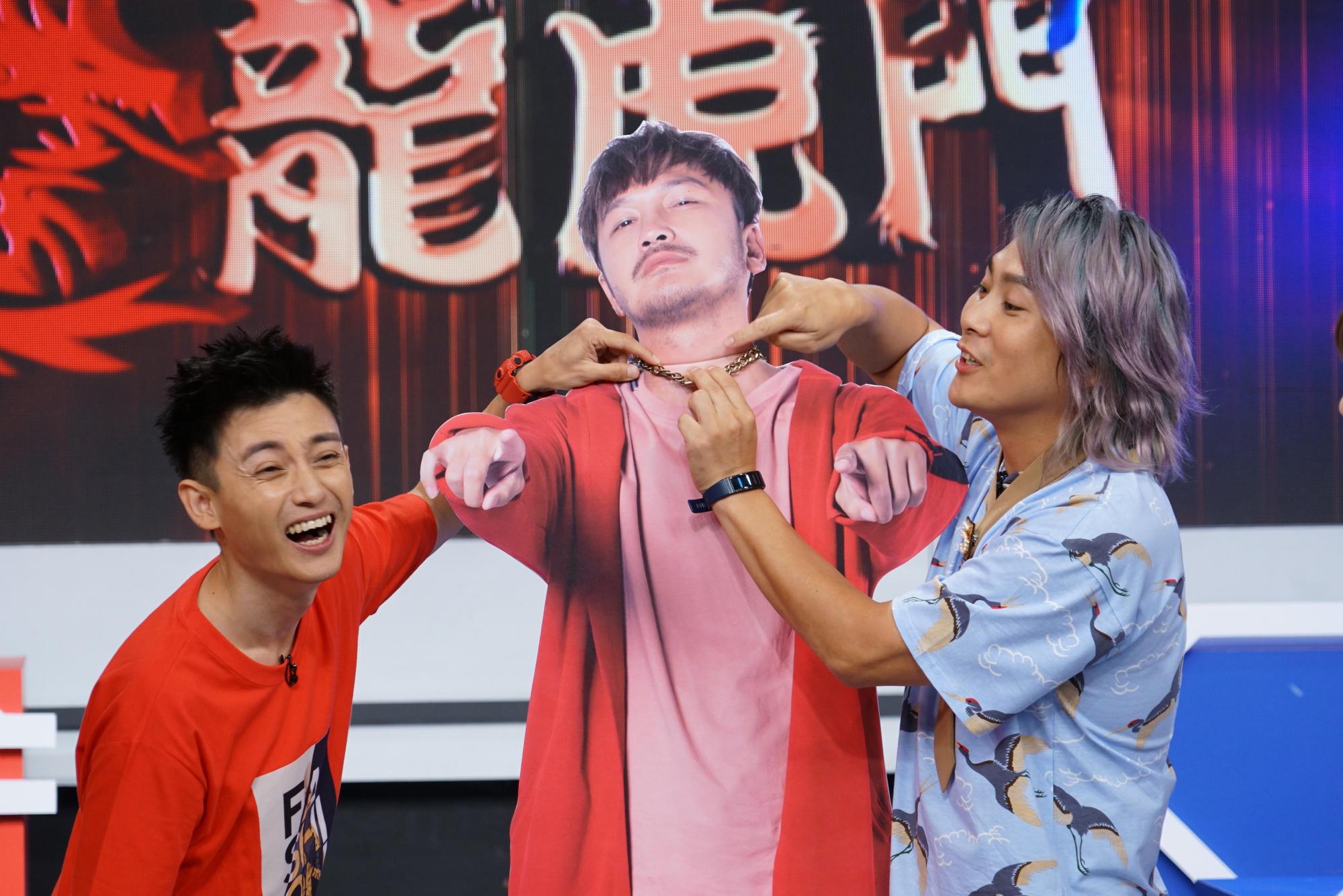 與KID擁有多年兄弟情的Eason,接棒KID的主持位,搞笑暗爽「終於等到春天。」(狼谷競技台)