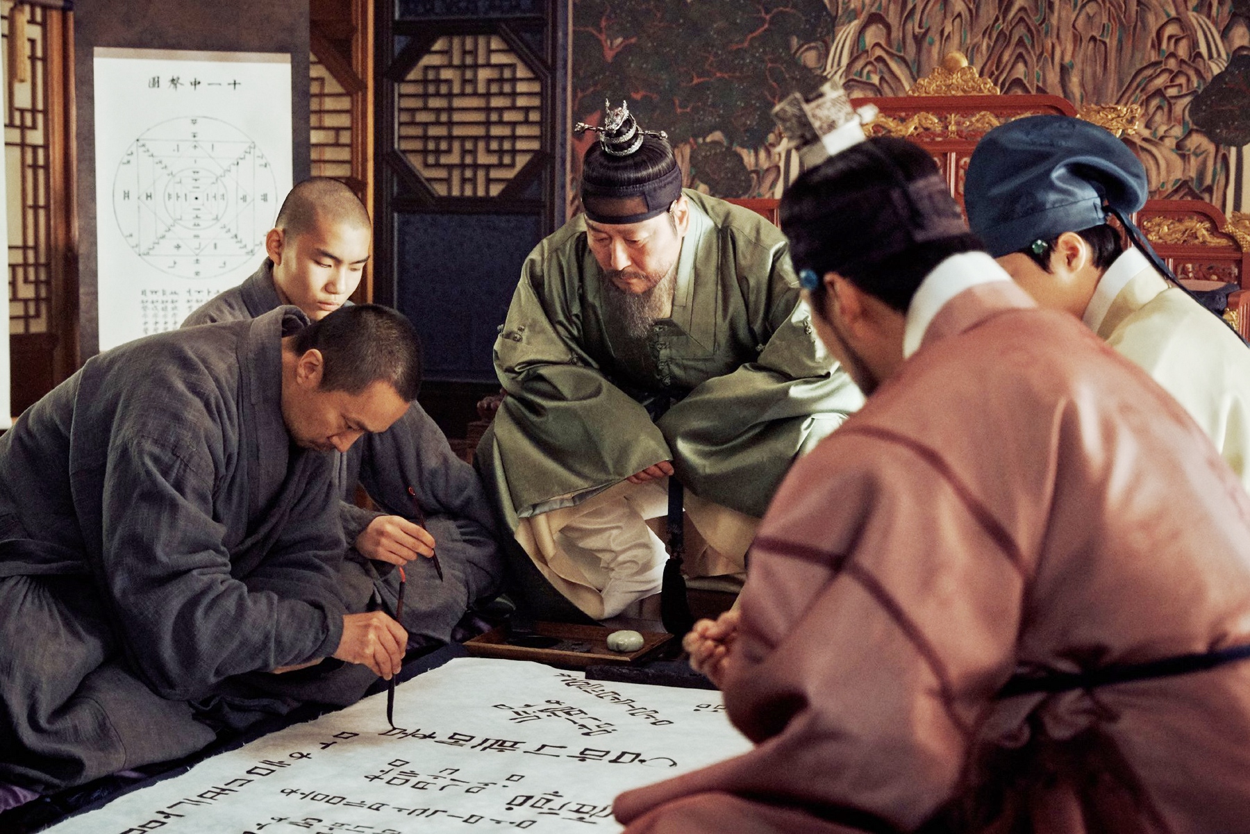宋康昊飾演的世宗大王,與僧人合作創制了現今韓國使用的「訓民正音」。(采昌提供)