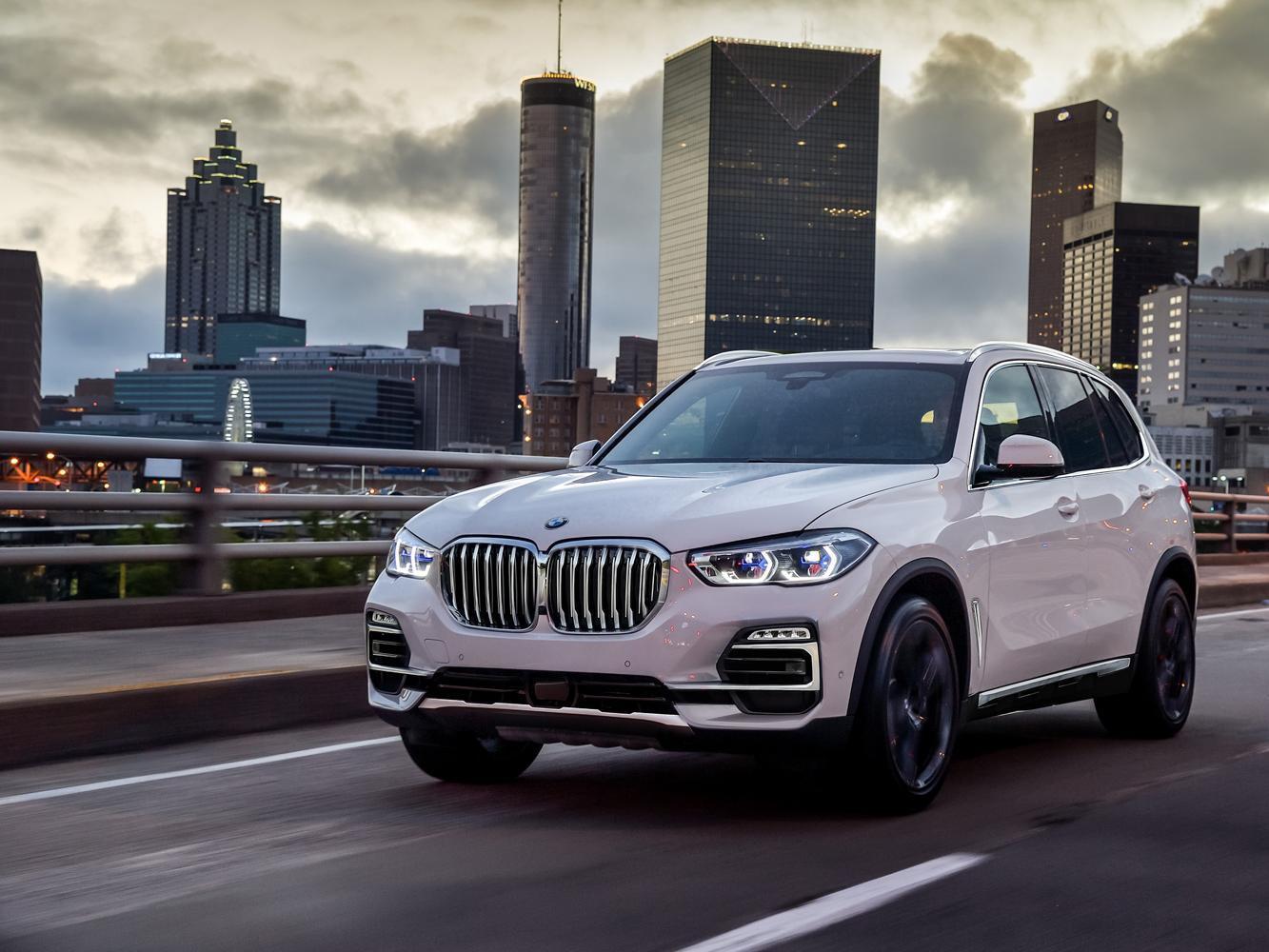  全新BMW X5 xDrive25d建議售價289萬起(圖為選配雷射頭燈)。