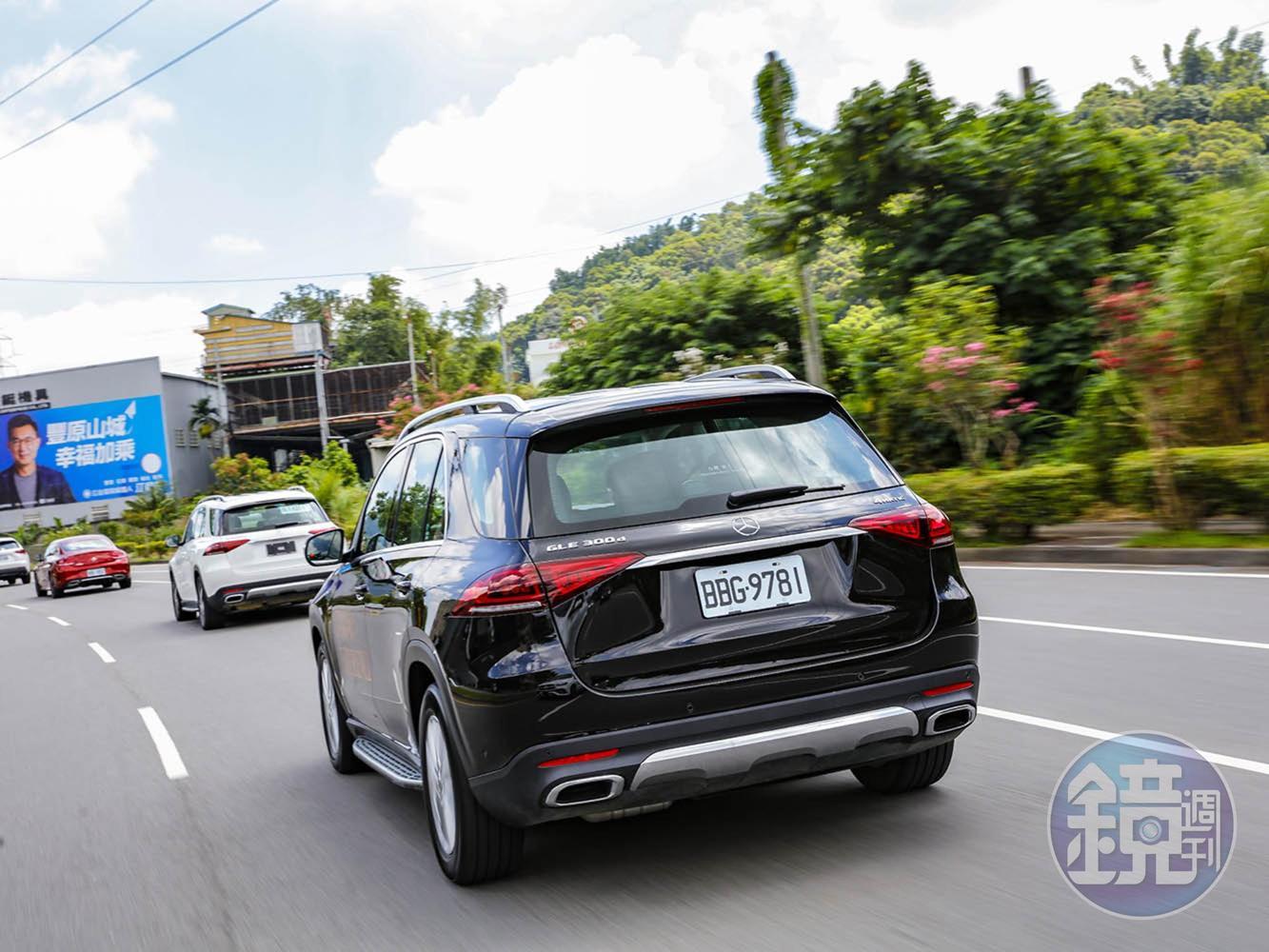 新款的GLE提供了300d和350d兩款車型的道路試駕。