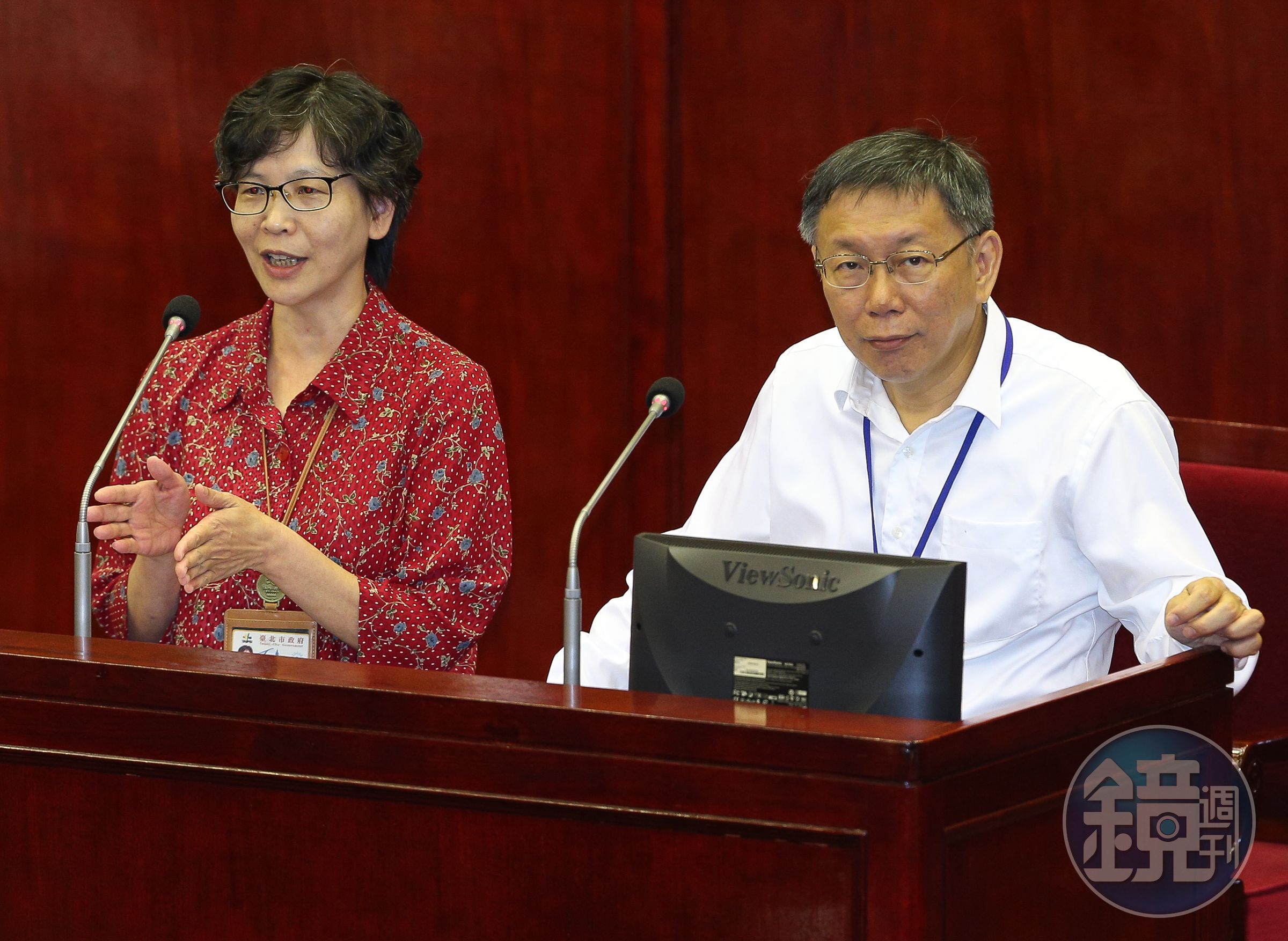 郭台銘回國後，曾致電給柯文哲（右），但未就對柯P組黨一事交換意見，而是由蔡璧如轉接。（中央社）