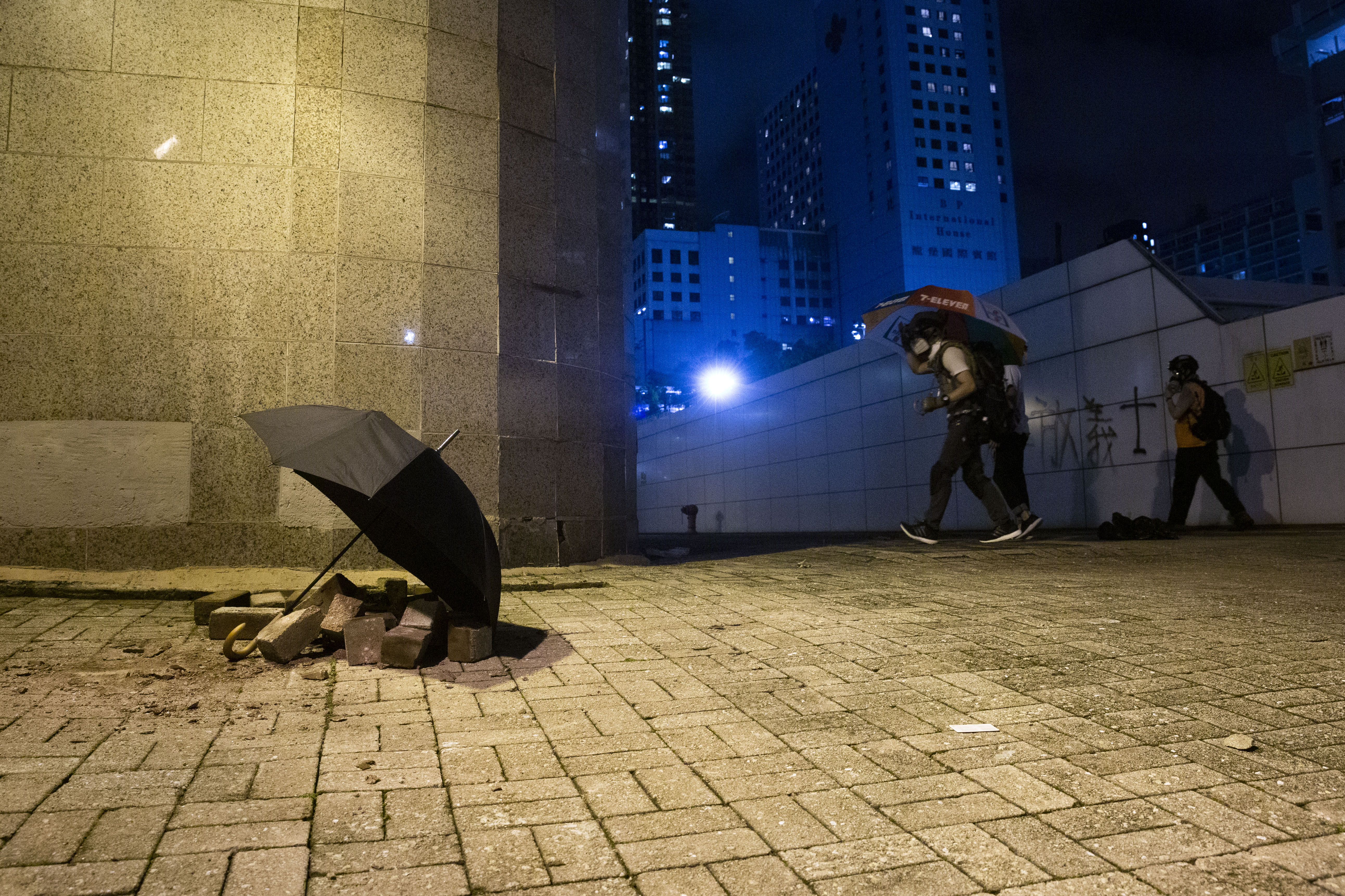 【反送中香港現場圖輯】「旺角再遊行」警方嚴密驅離　群眾四散伺機再起