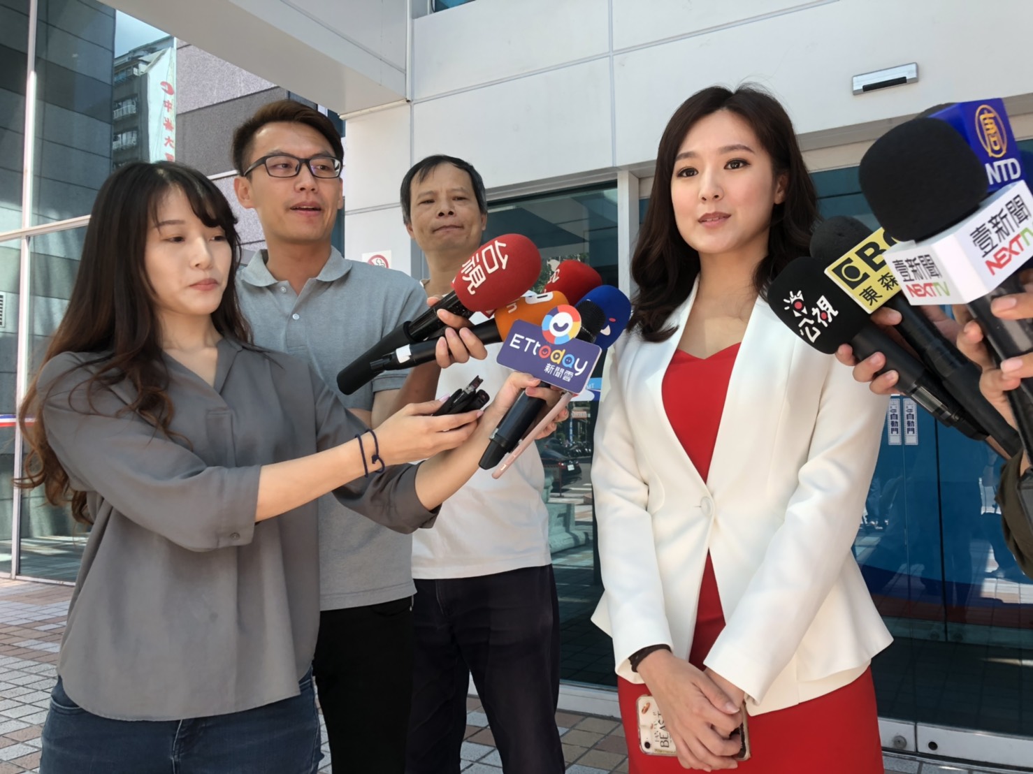 台視主播何庭歡投奔韓國瑜陣營擔任發言人，說是受到韓國瑜誠懇打動。