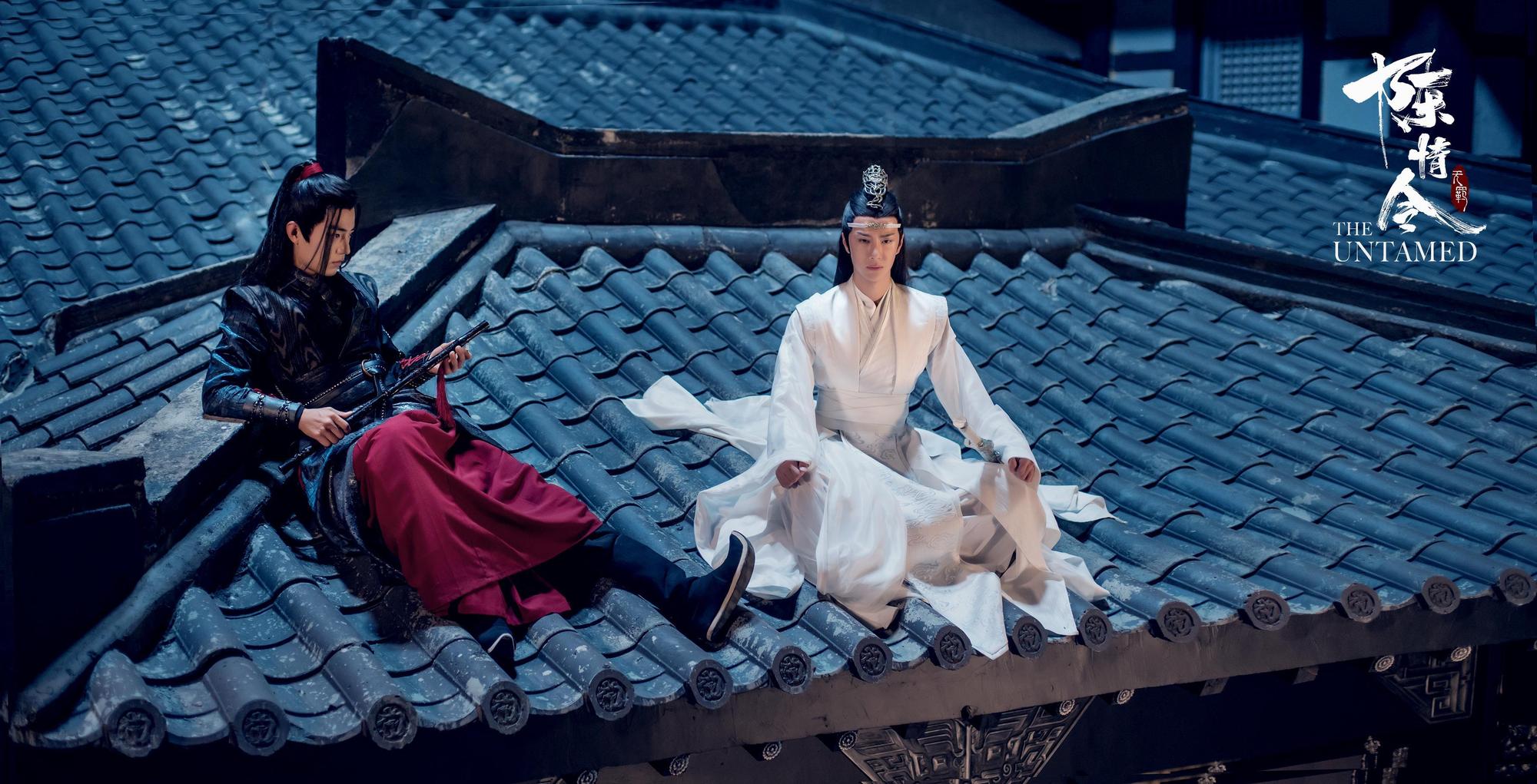 王一博(右)與肖戰因為《陳情令》一夕爆紅。(翻攝自陳情令微博)