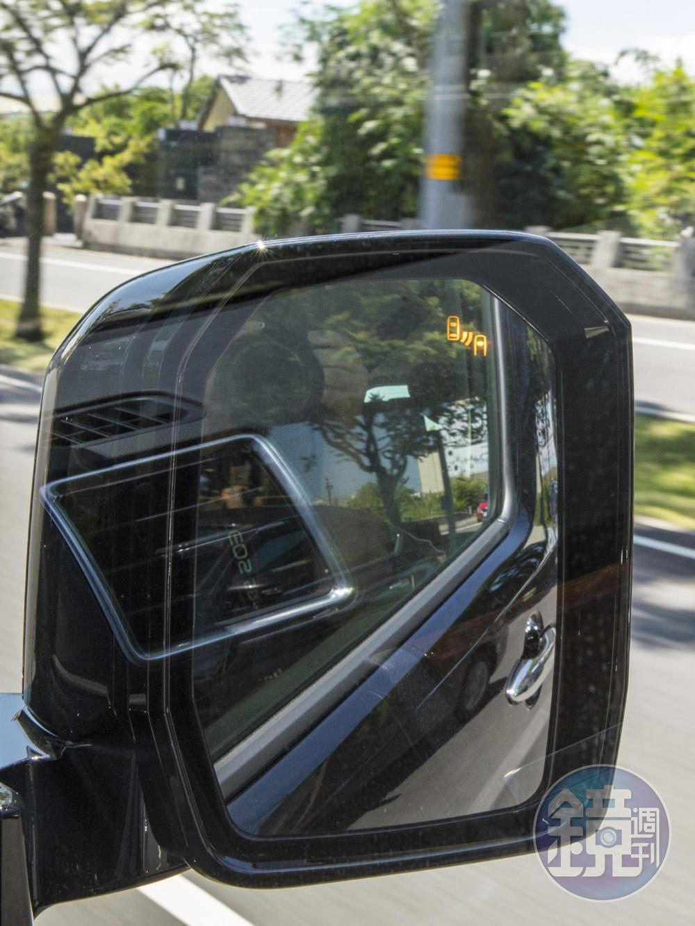大型車死角多，BSM可以防患意外於未然。