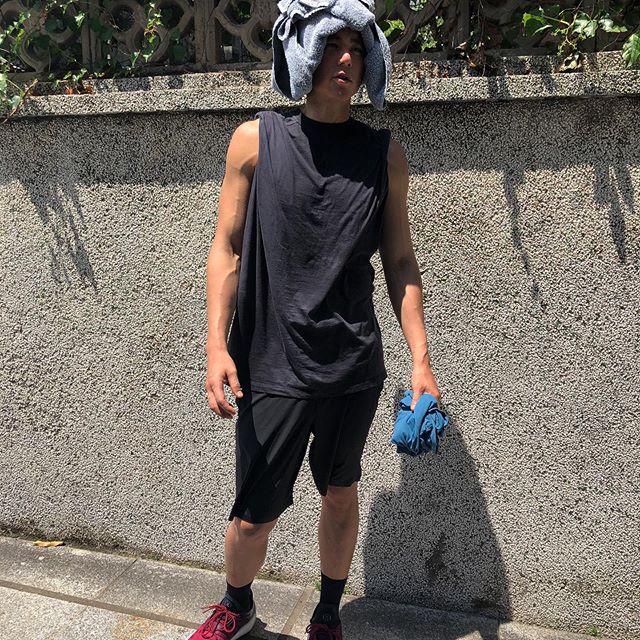 彭于晏的IG也常貼他不顧形象的搞笑照片,動輒吸讚10萬起跳。(翻攝自彭于晏IG)