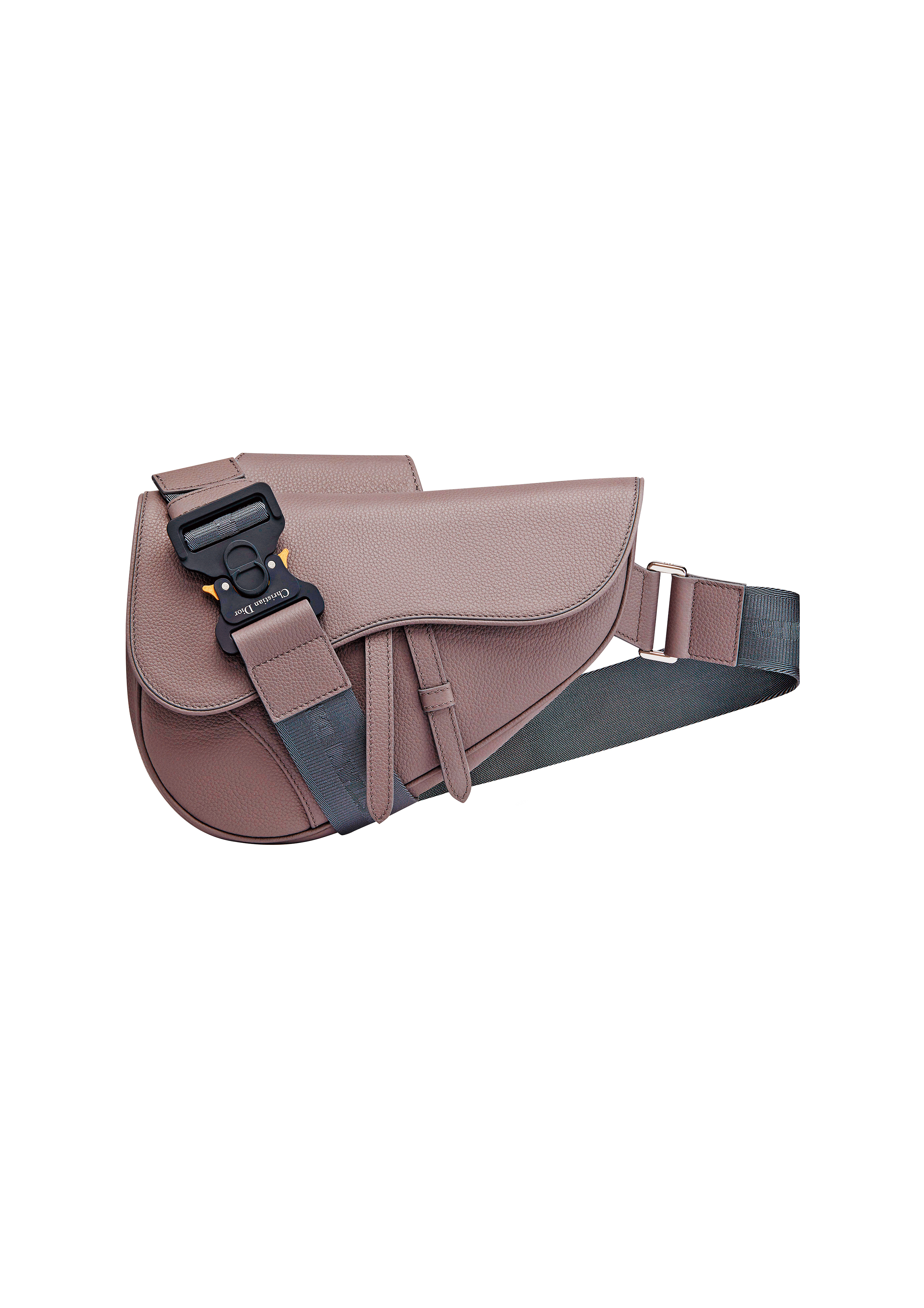 DIOR Saddle灰色粒紋小牛皮馬鞍包 NT$90,000。（DIOR提供）