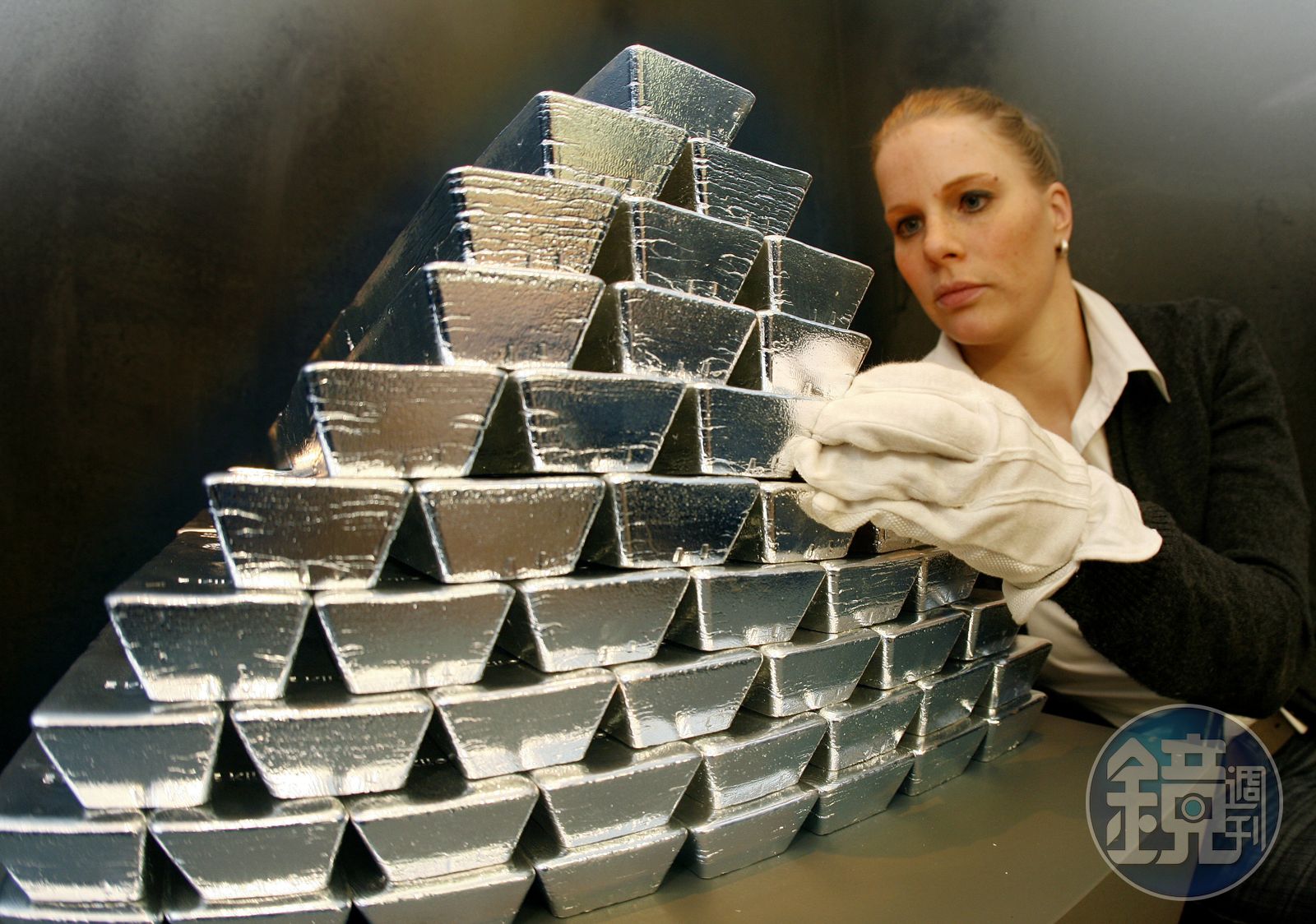 鷹派降息投資四寶】經濟緩且貿易戰翻雲覆雨資金避險瞄準貴金屬- 鏡週刊Mirror Media