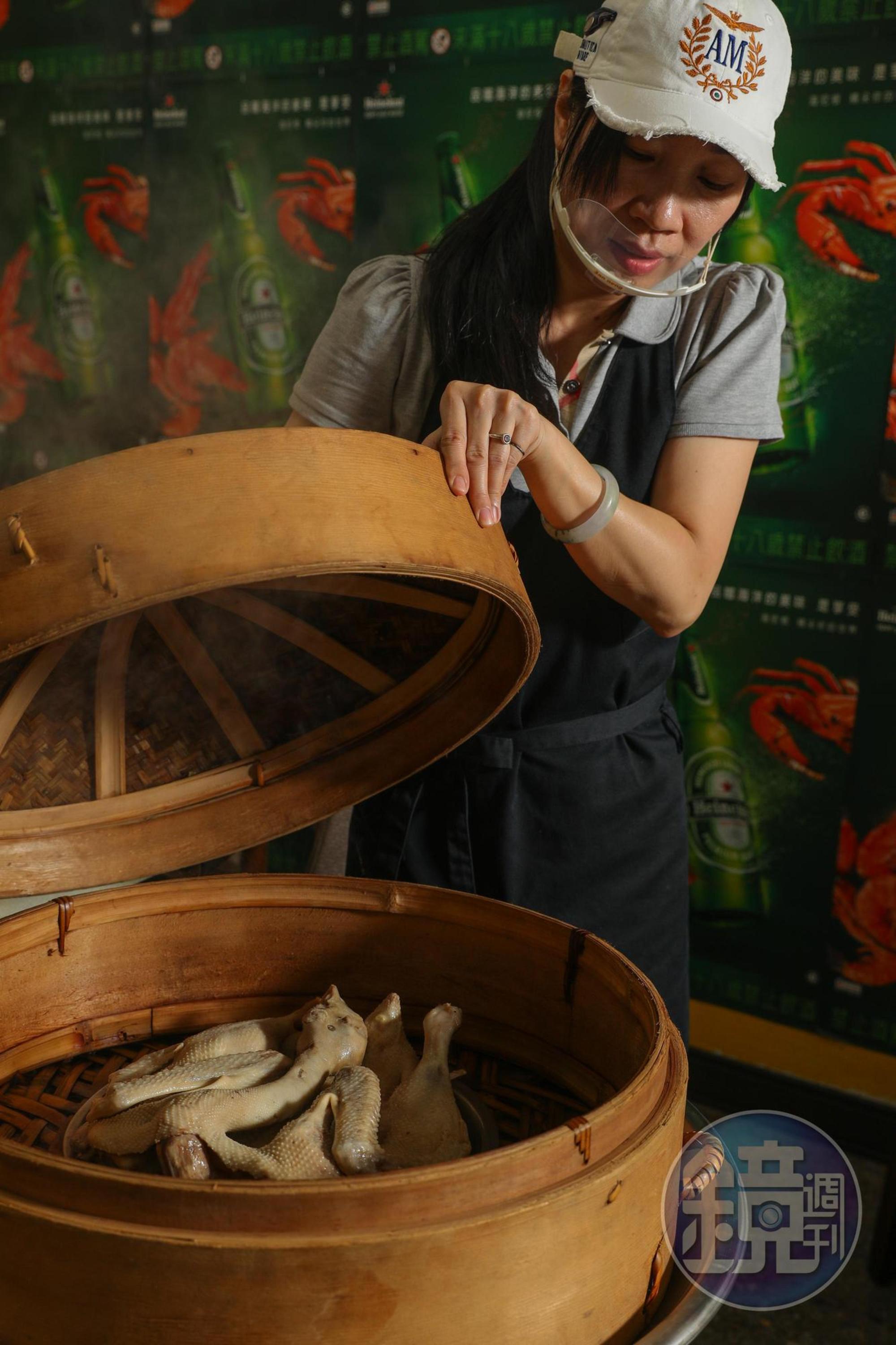 用蒸籠清蒸鵝肉，就是看中食材夠鮮。