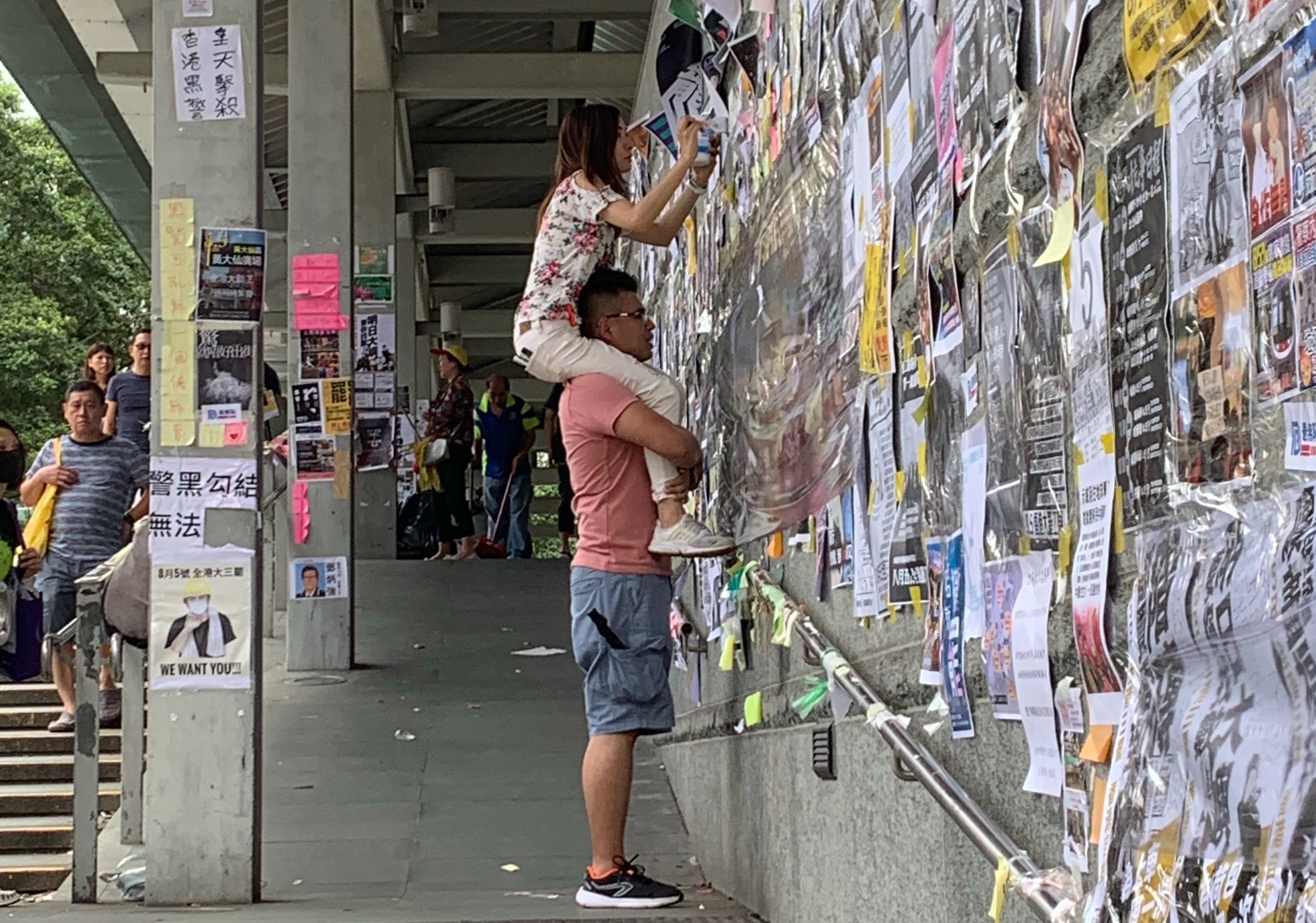 黃大仙的連儂牆上，香港新生代正接續前人精神，譜寫著屬於自己的不朽名句。