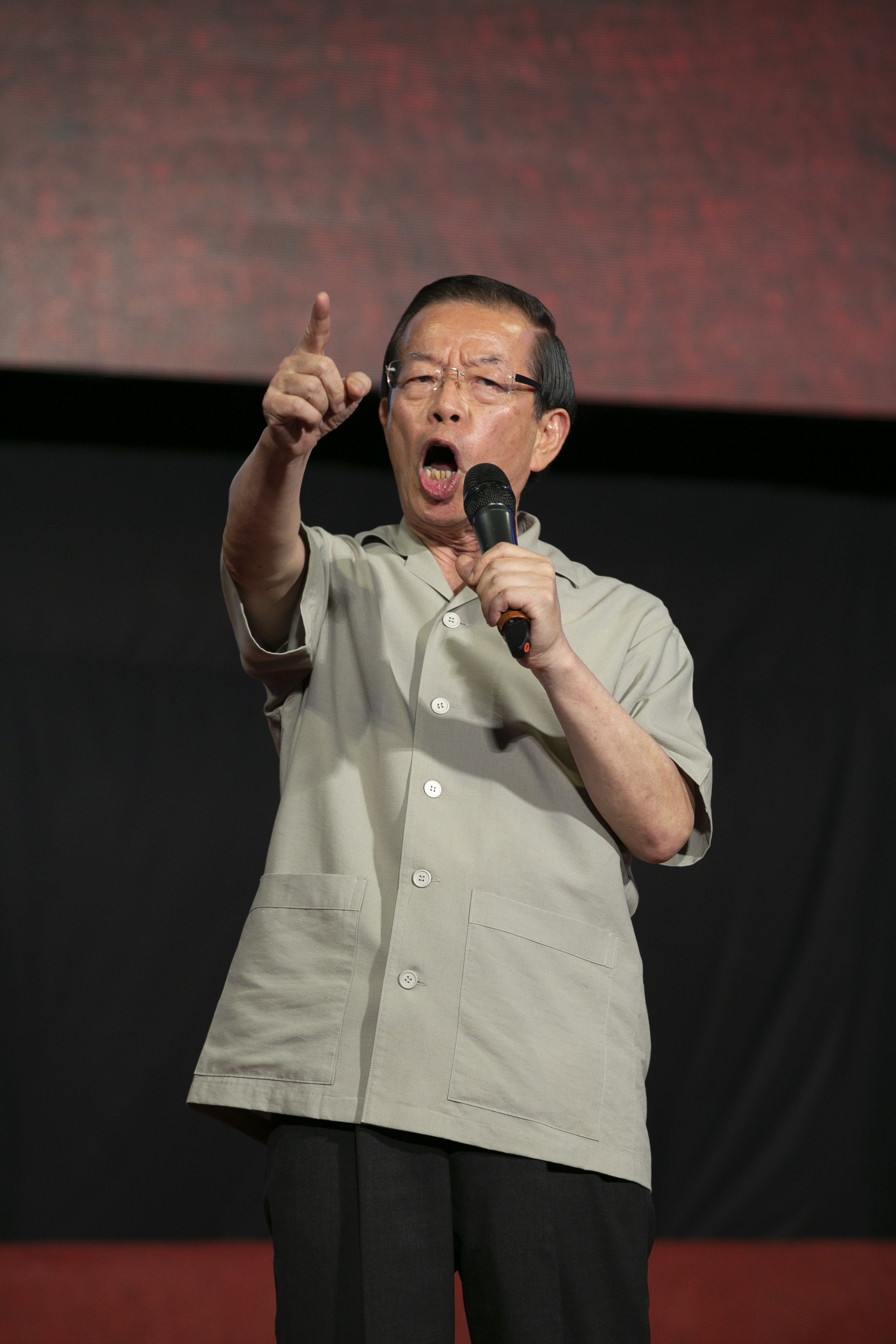 謝長廷駁斥兒子輕生訊息，不過坦承兒子任期內過得並不好。