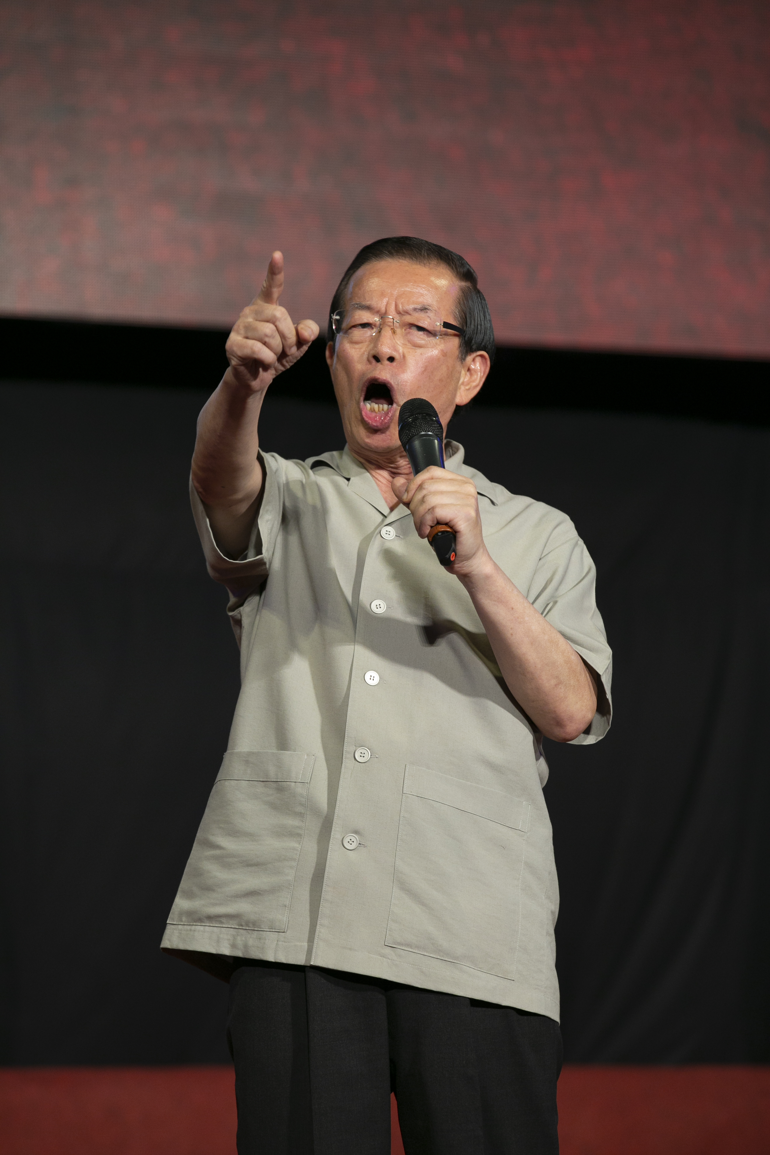 謝長廷駁斥兒子輕生訊息，不過坦承兒子任期內過得並不好。
