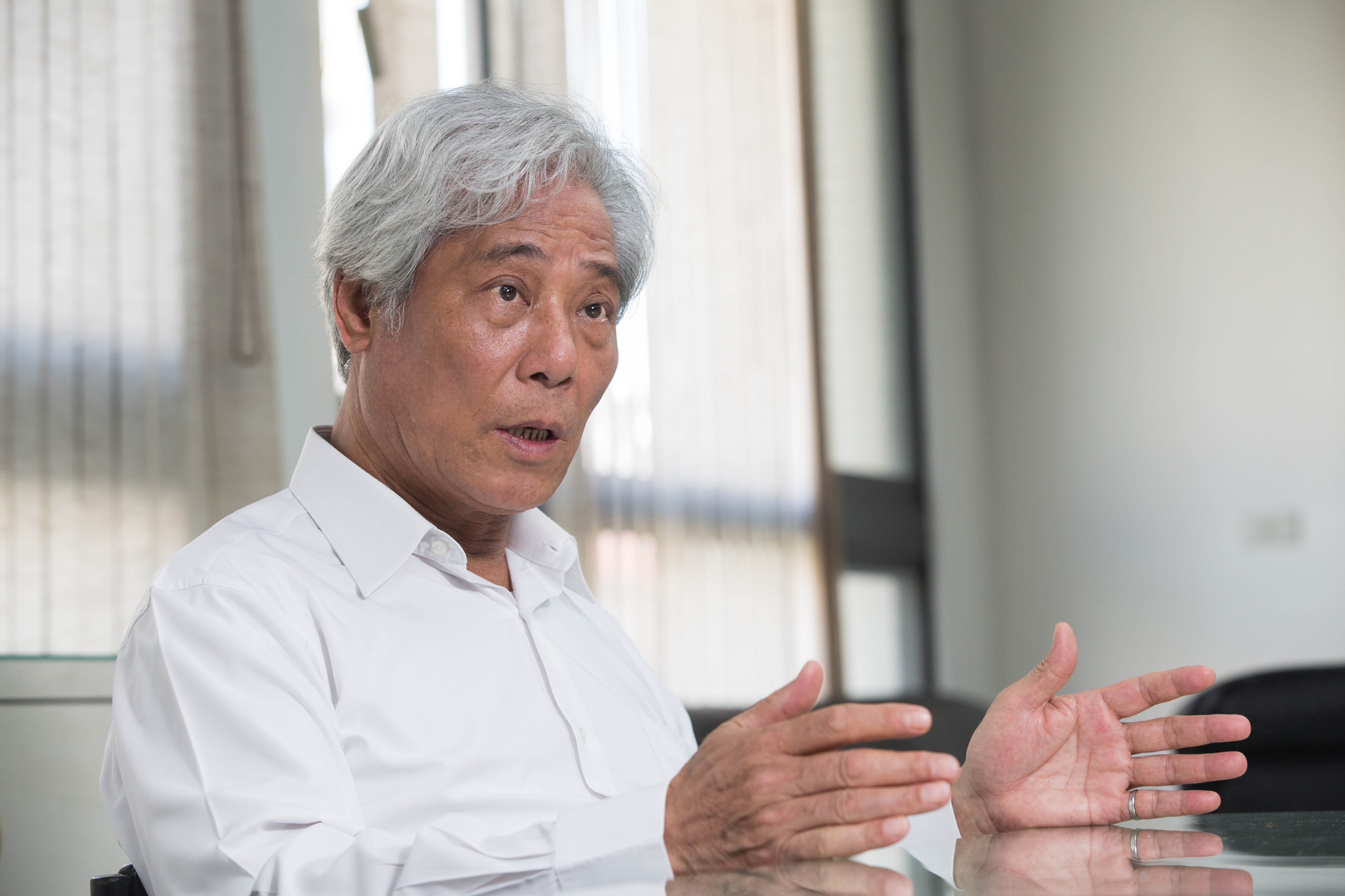 吳清源與農林公司派、市場派都有交情，最後他被推選為董事長。