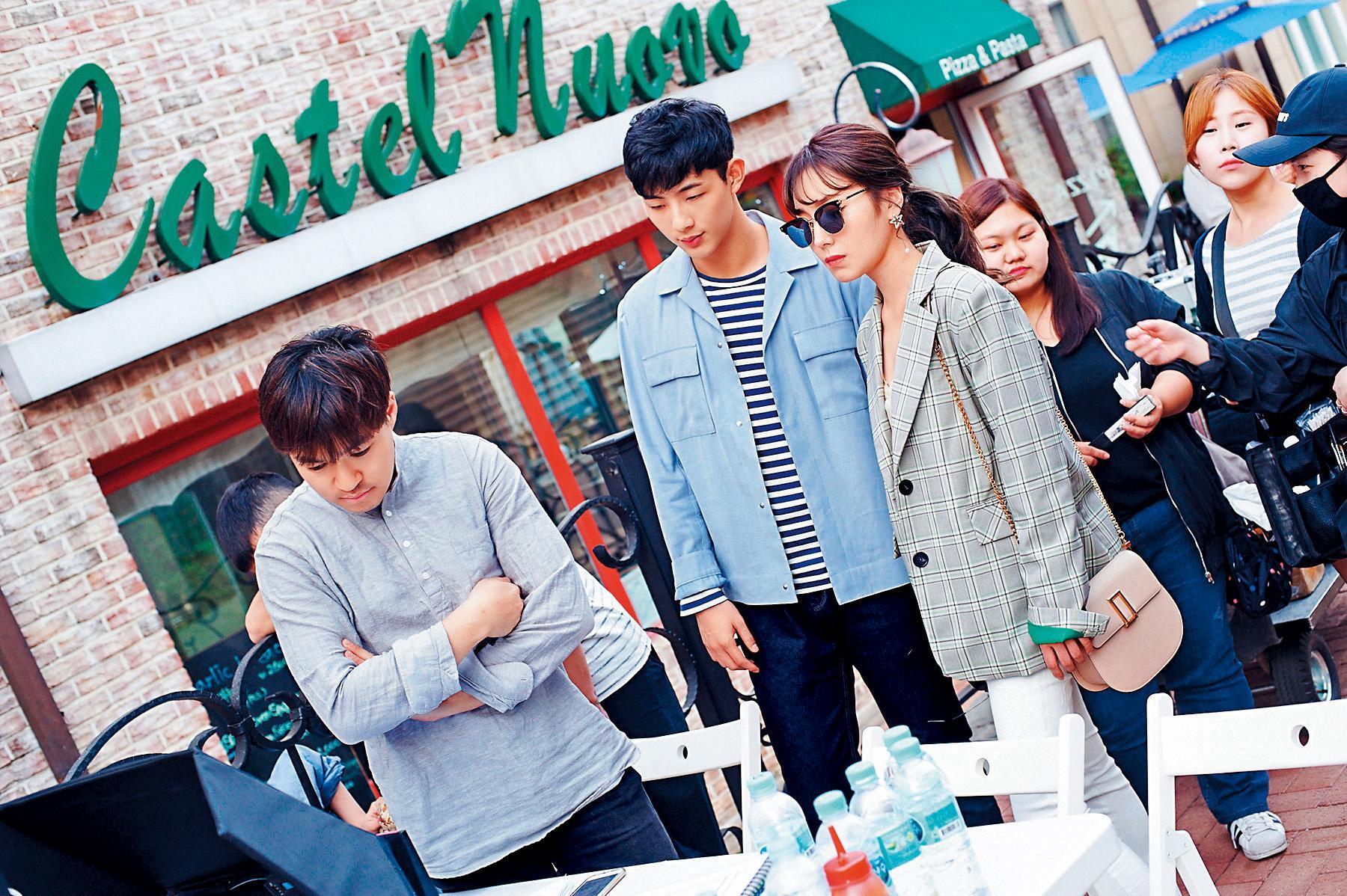韓國娛樂龍頭CJ E&M前年推出企劃專輯《Story About：SOME，一個月》，找來VISHOP（左）以戲劇的方式拍攝5支MV，男女主角為志洙（中）、金敏智（右）。（VISHOP提供）