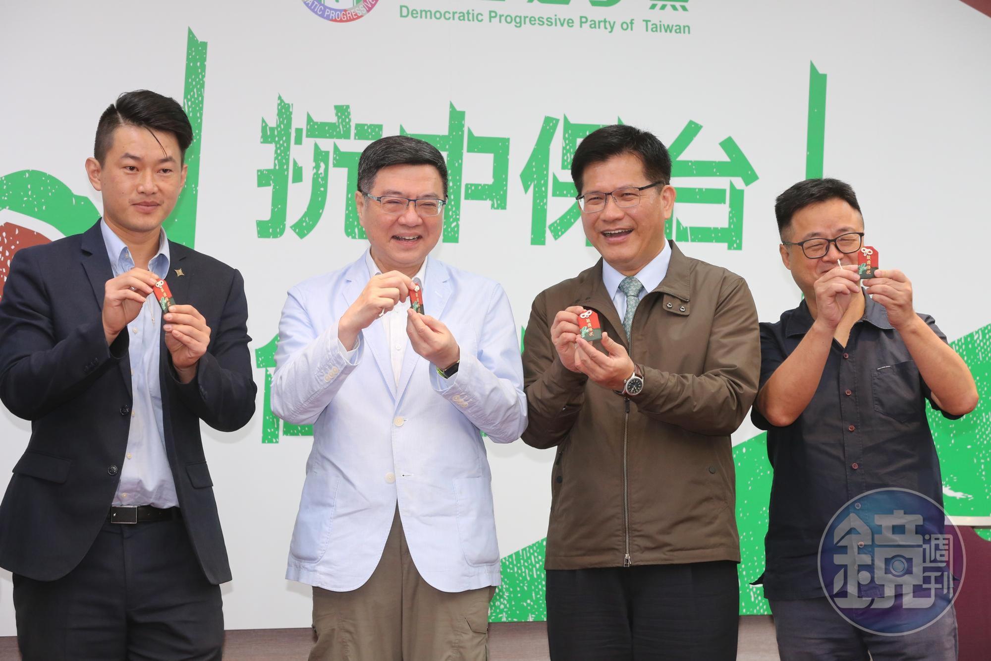 民進黨與台灣基進舉行記者會，宣布共同推薦台灣基進發言人陳柏惟（左1），參選台中第2選區。