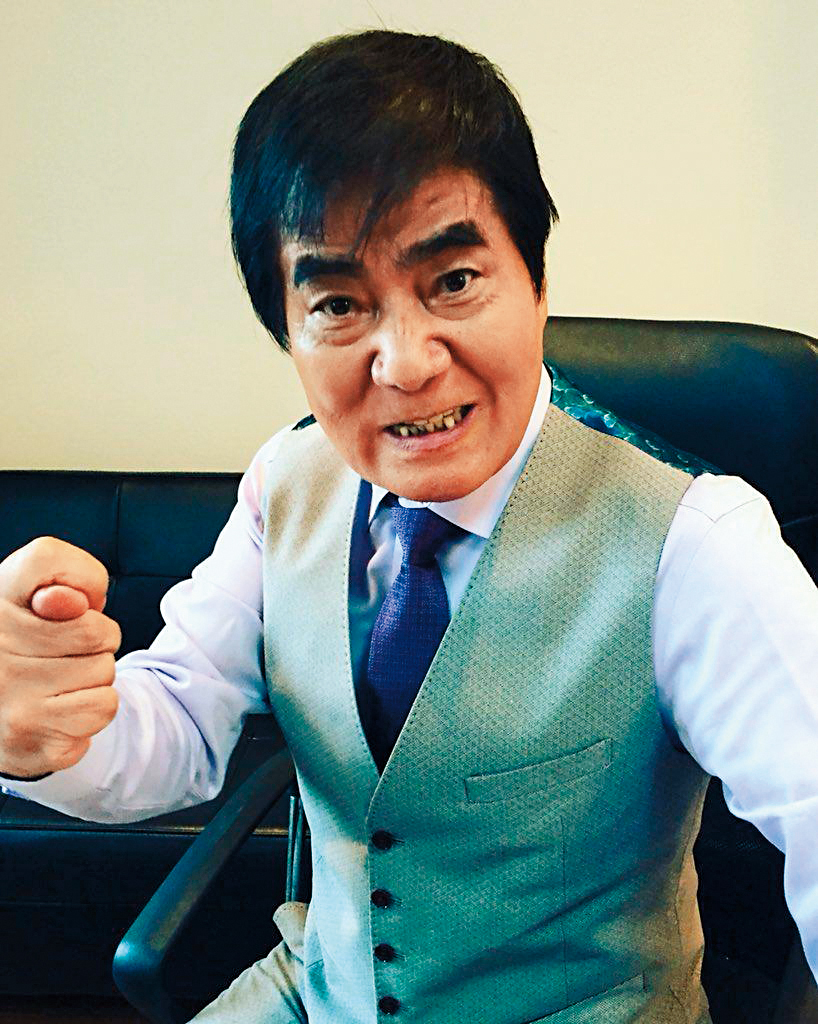 村西透至今仍不改誇張言行,還在網路上代言賣起提神飲料,完全是一尾活龍。(翻攝自網路)