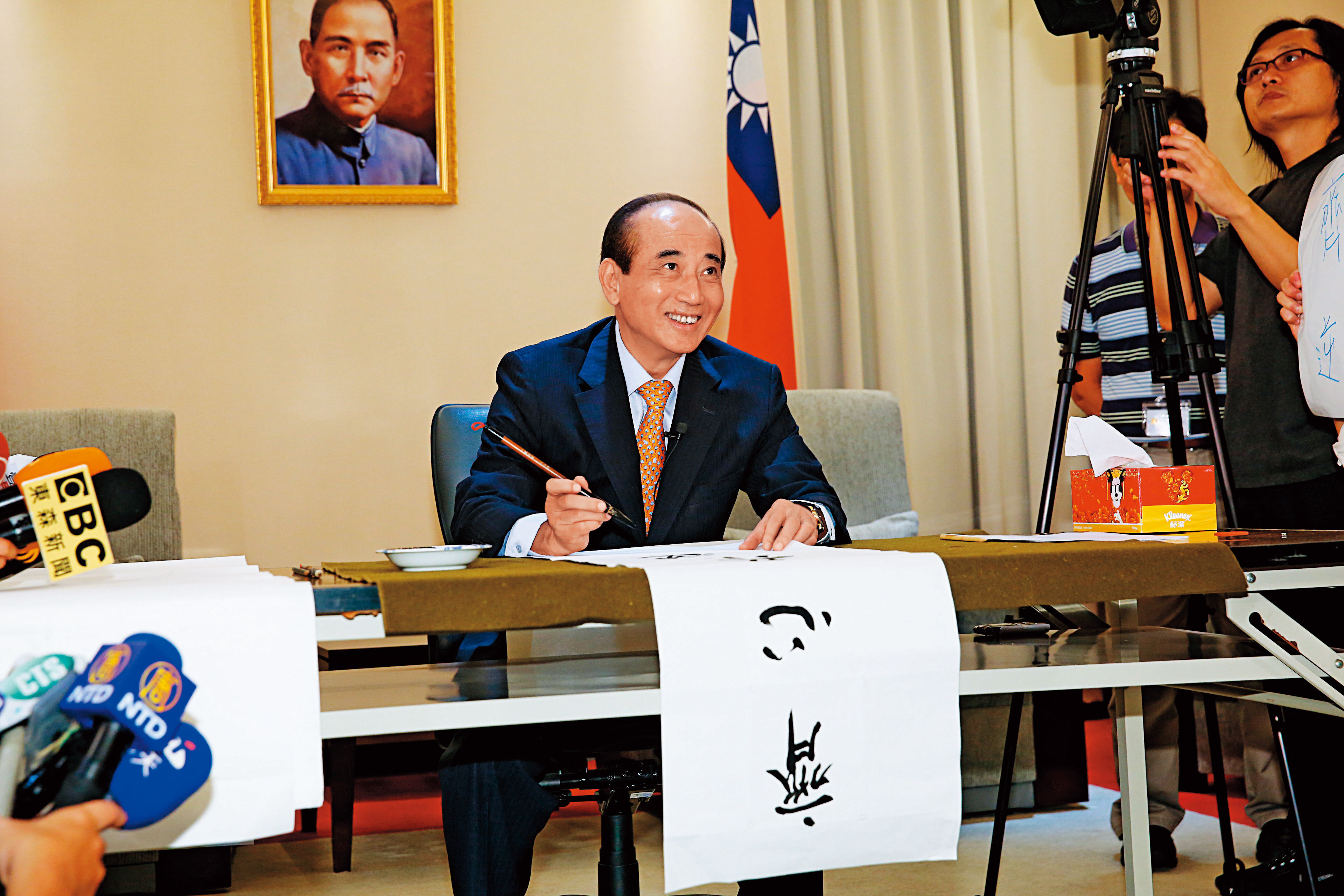 民進黨高層正緊盯國民黨總統候選人韓國瑜與前鴻海董事長郭台銘、前立法院長王金平是否會在大選中分裂。