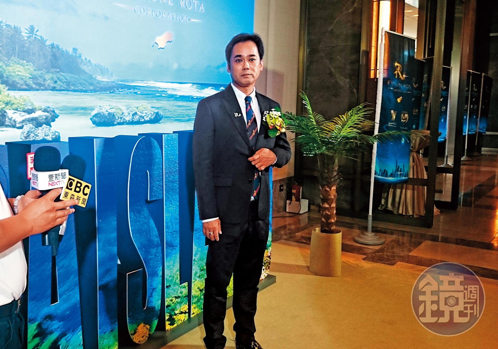 羅塔集團主席朱傑麟利用媒體大量曝光，推銷「羅塔國際未來島」投資計畫。