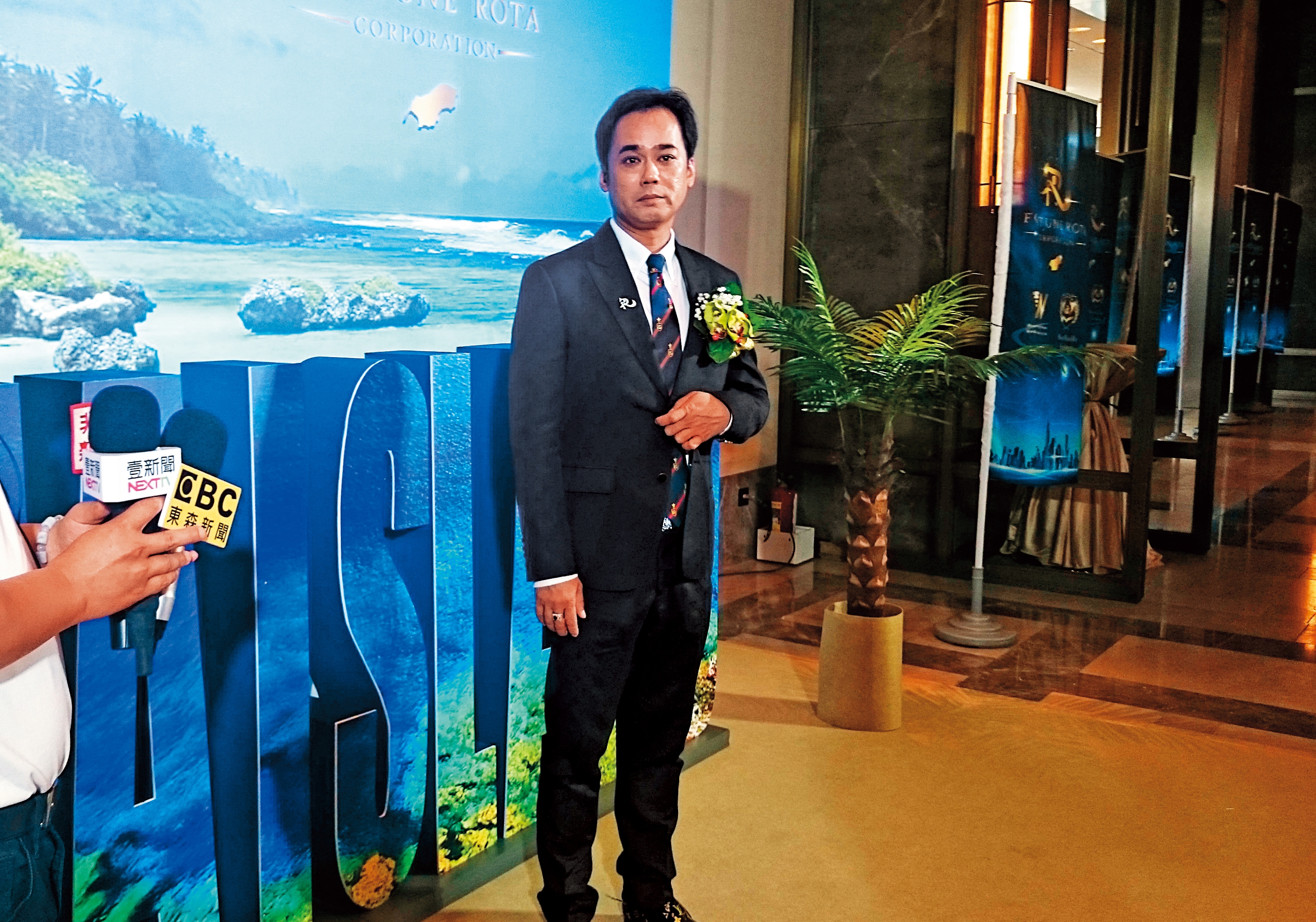 羅塔集團主席朱傑麟利用媒體大量曝光，推銷「羅塔國際未來島」投資計畫。